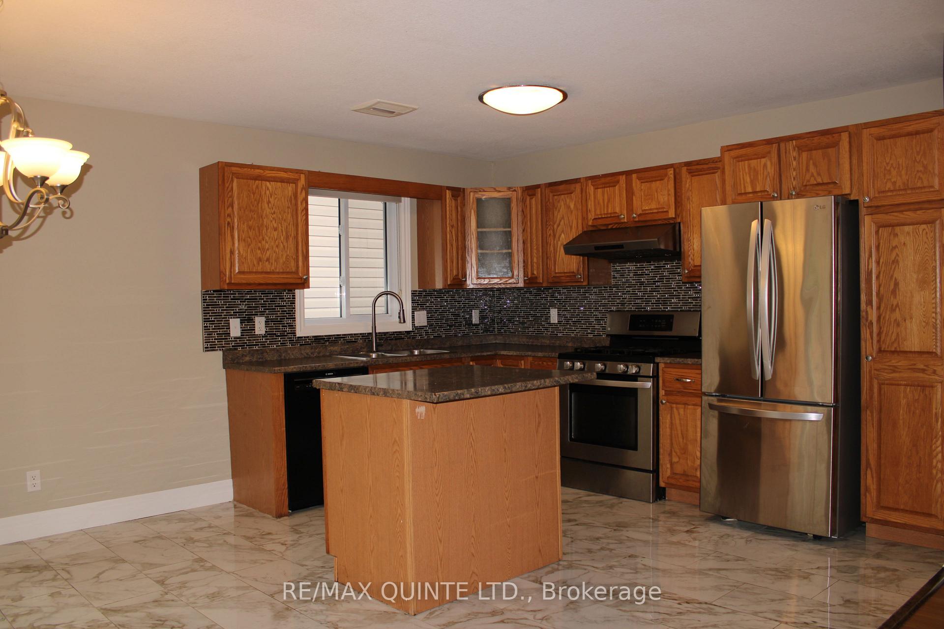 Photo 2 of 199 Nicholas Street, Quinte West, Trenton Ward — HOMEH