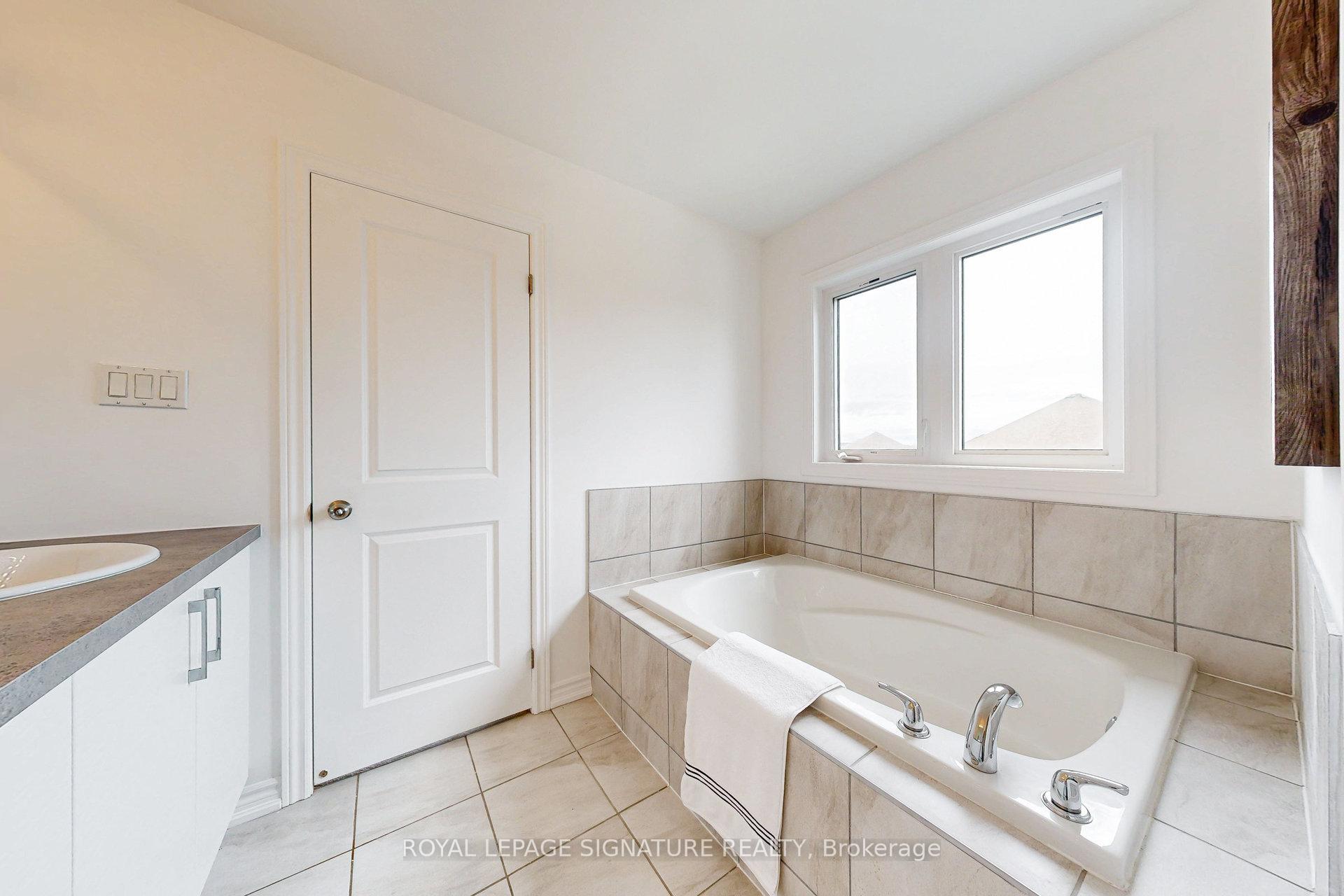 Photo 37 of 137 Elephant Hill Drive, Clarington, Bowmanville — HOMEH