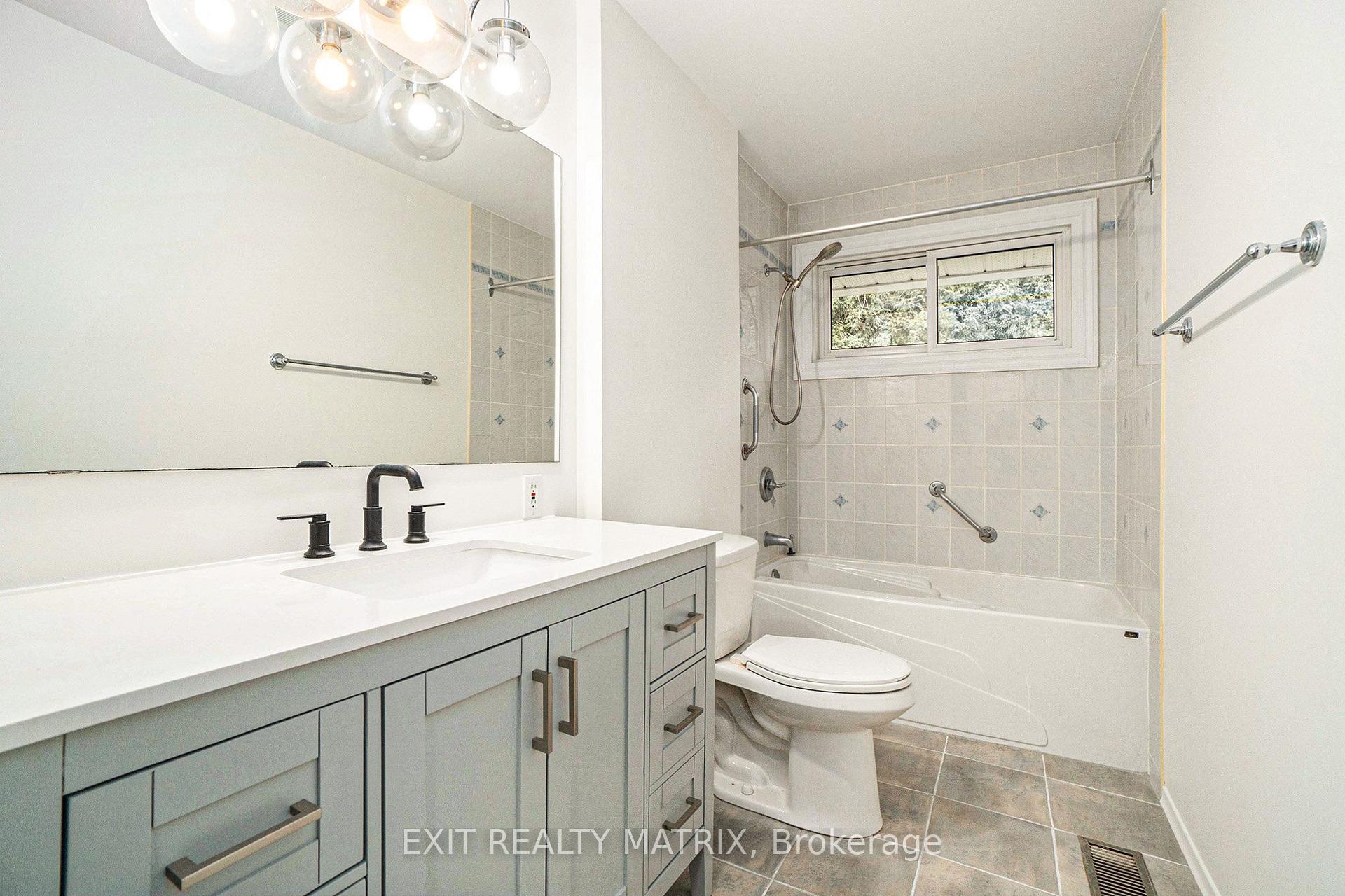 Photo 2 of Unit A, 21 Parkside Crescent, Ottawa, Meadowlands/Crestview — HOMEH