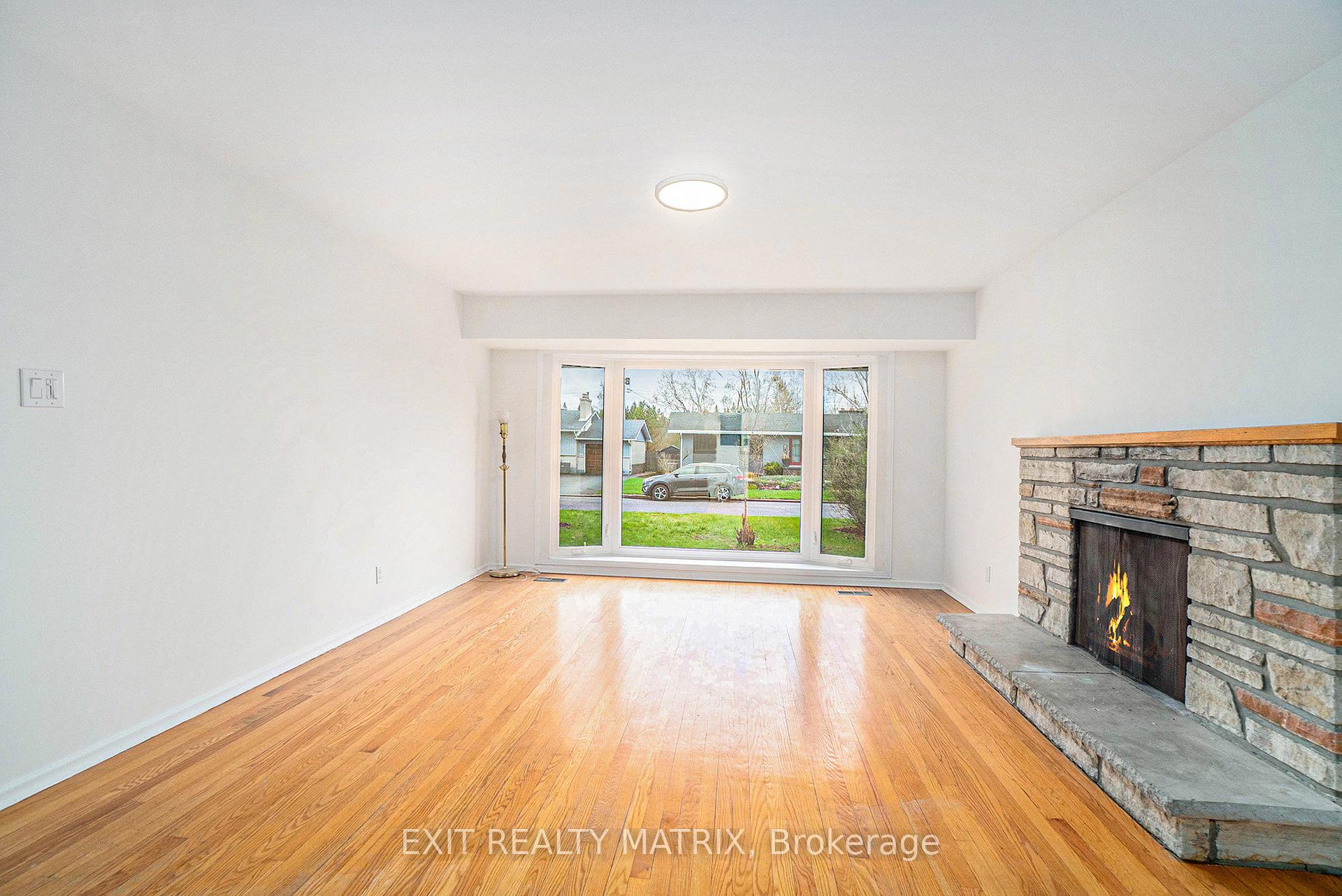 Photo 11 of Unit A, 21 Parkside Crescent, Ottawa, Meadowlands/Crestview — HOMEH