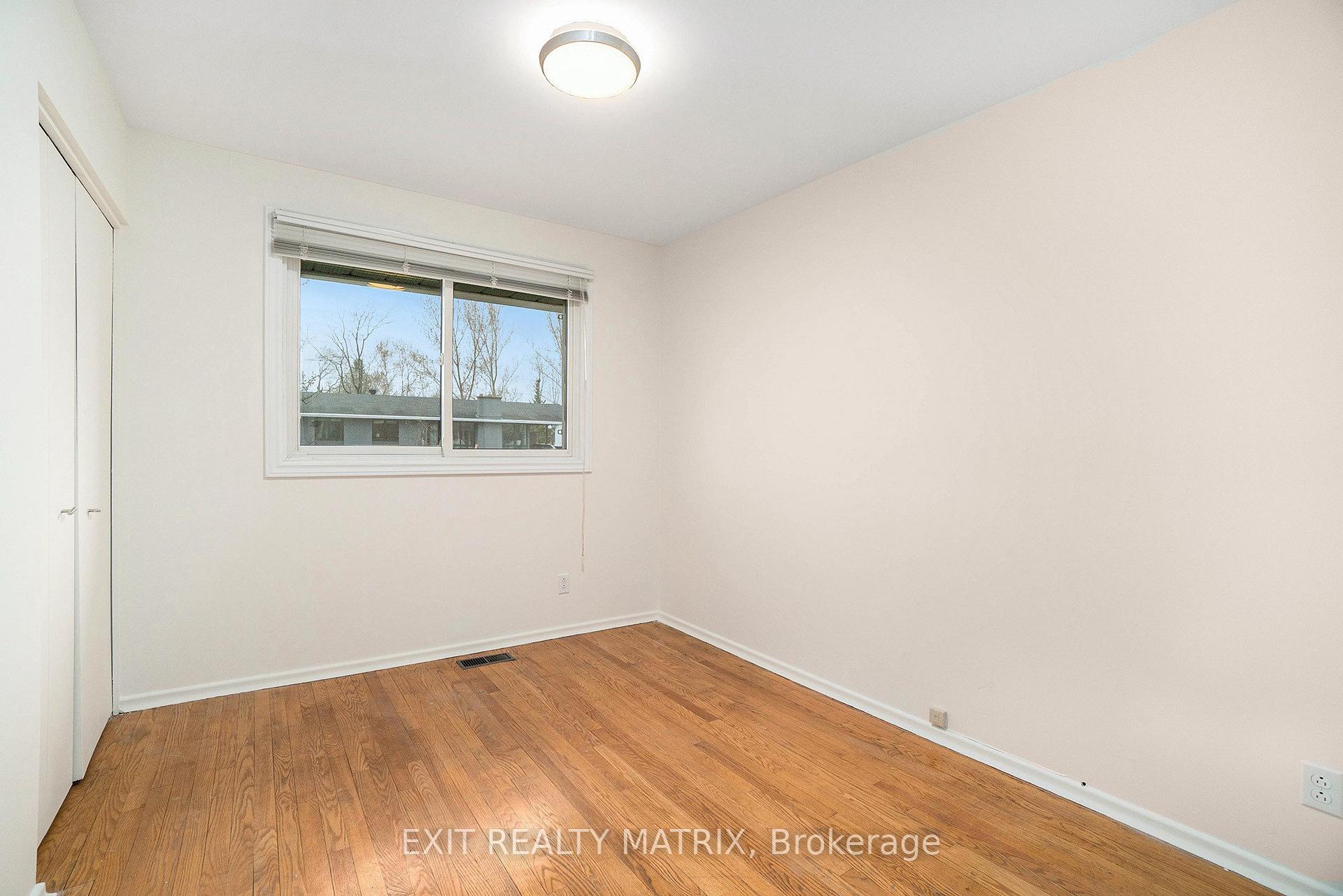 Photo 12 of Unit A, 21 Parkside Crescent, Ottawa, Meadowlands/Crestview — HOMEH