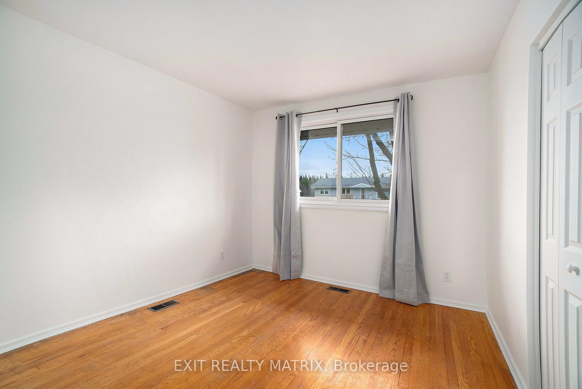 Photo 10 of Unit A, 21 Parkside Crescent, Ottawa, Meadowlands/Crestview — HOMEH
