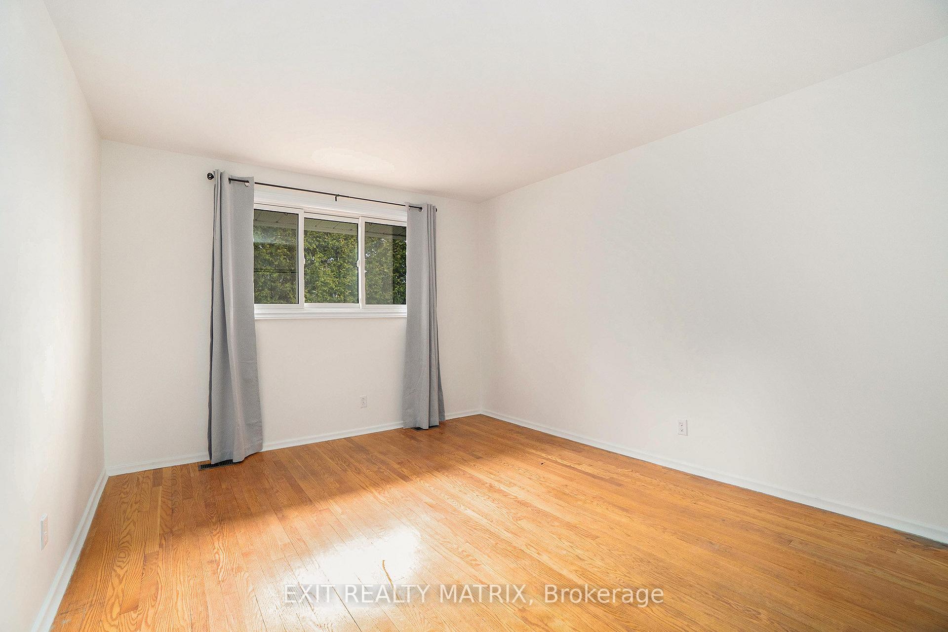 Photo 13 of Unit A, 21 Parkside Crescent, Ottawa, Meadowlands/Crestview — HOMEH