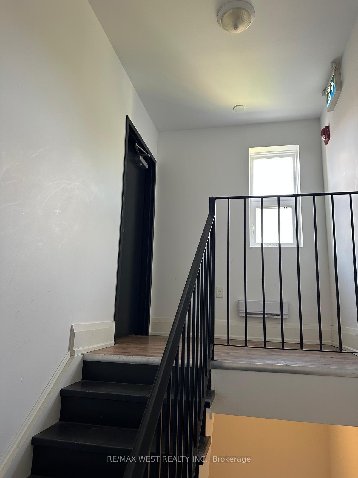 Photo 4 of Unit 3, 398 College Street, Toronto, Palmerston-Little Italy — HOMEH