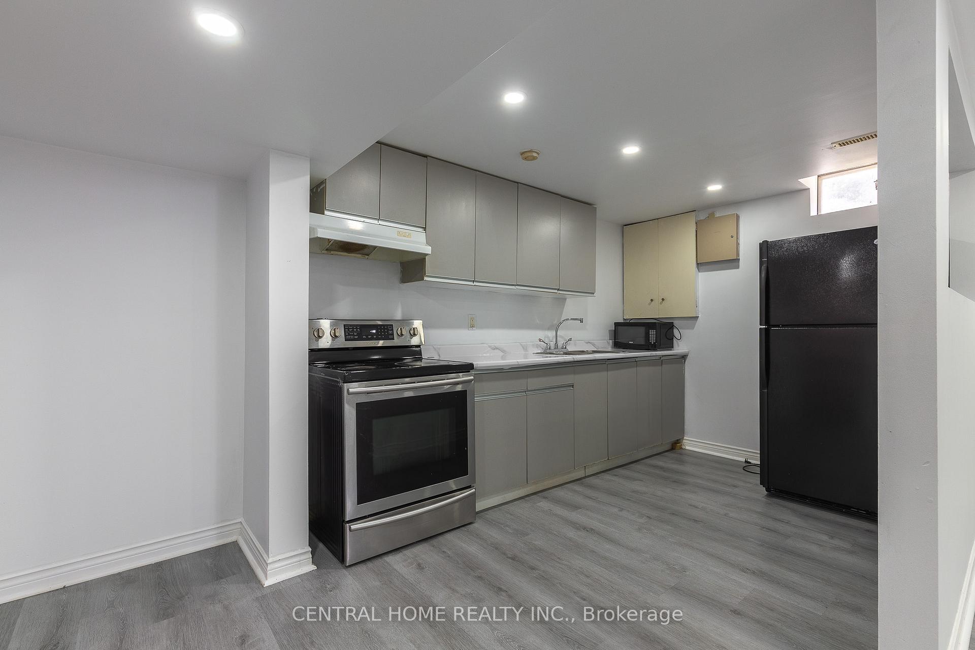 Photo 3 of 149 Terrosa Road, Markham, Middlefield — HOMEH