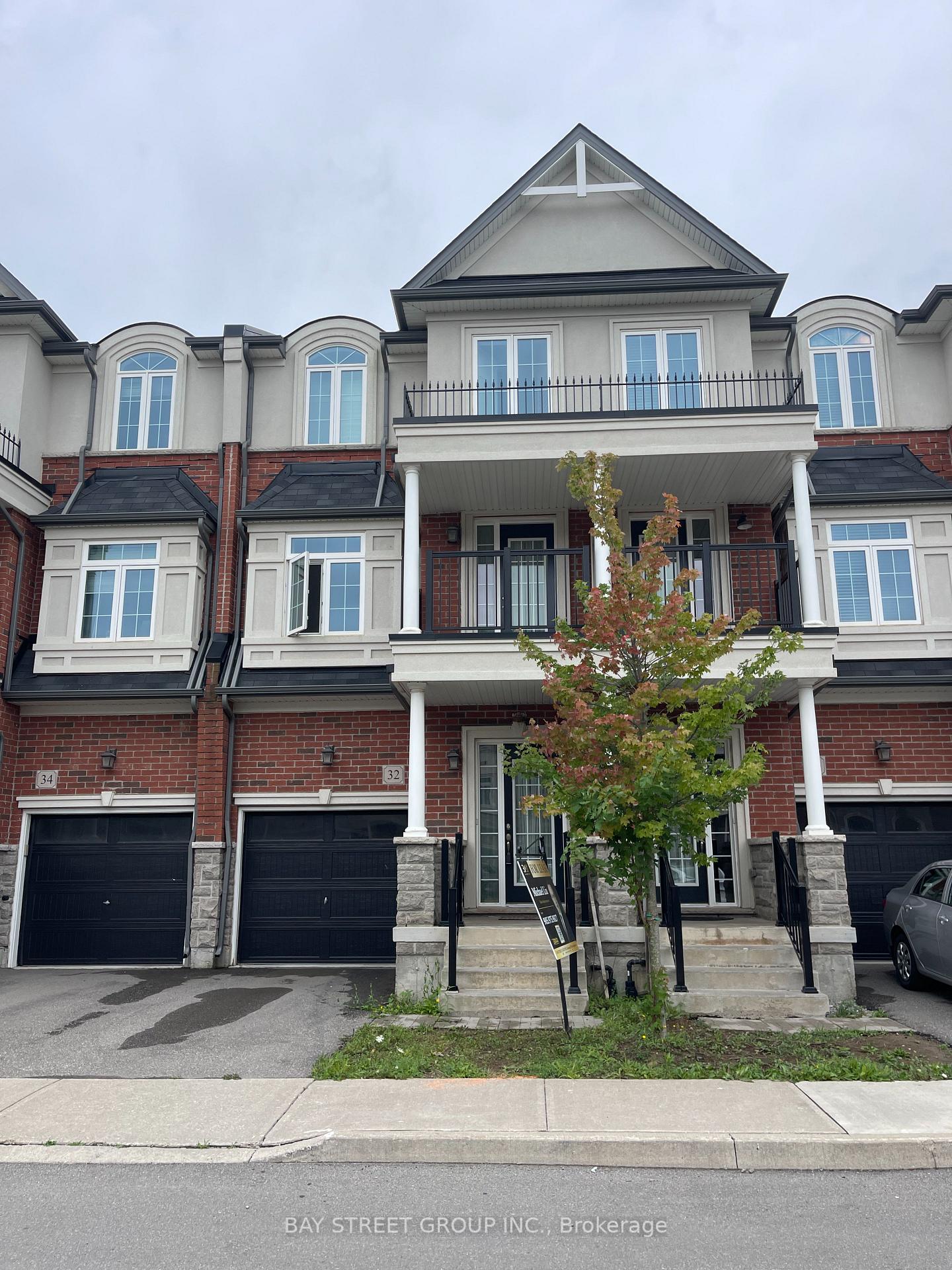 Photo 1 of 32 Borers Creek Circle, Hamilton, Waterdown — HOMEH