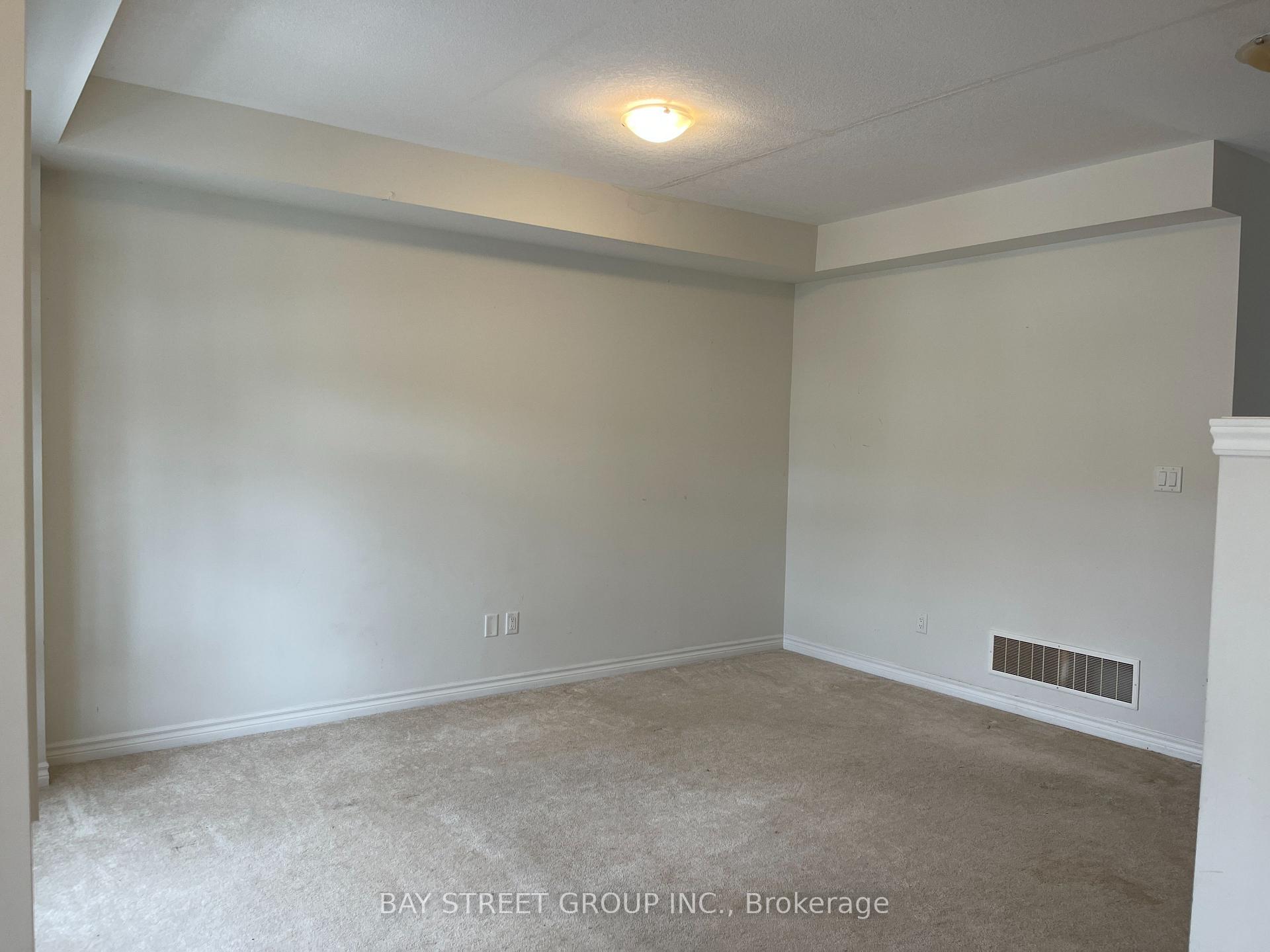 Photo 5 of 32 Borers Creek Circle, Hamilton, Waterdown — HOMEH
