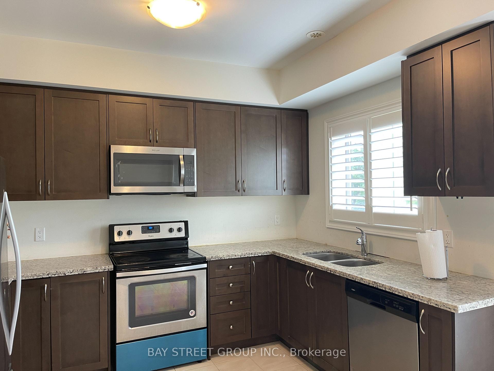 Photo 6 of 32 Borers Creek Circle, Hamilton, Waterdown — HOMEH