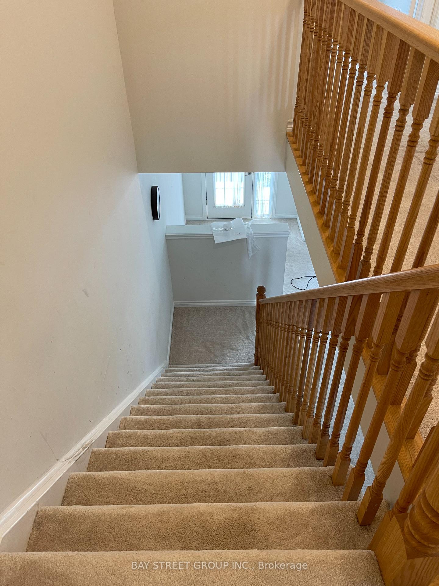 Photo 7 of 32 Borers Creek Circle, Hamilton, Waterdown — HOMEH
