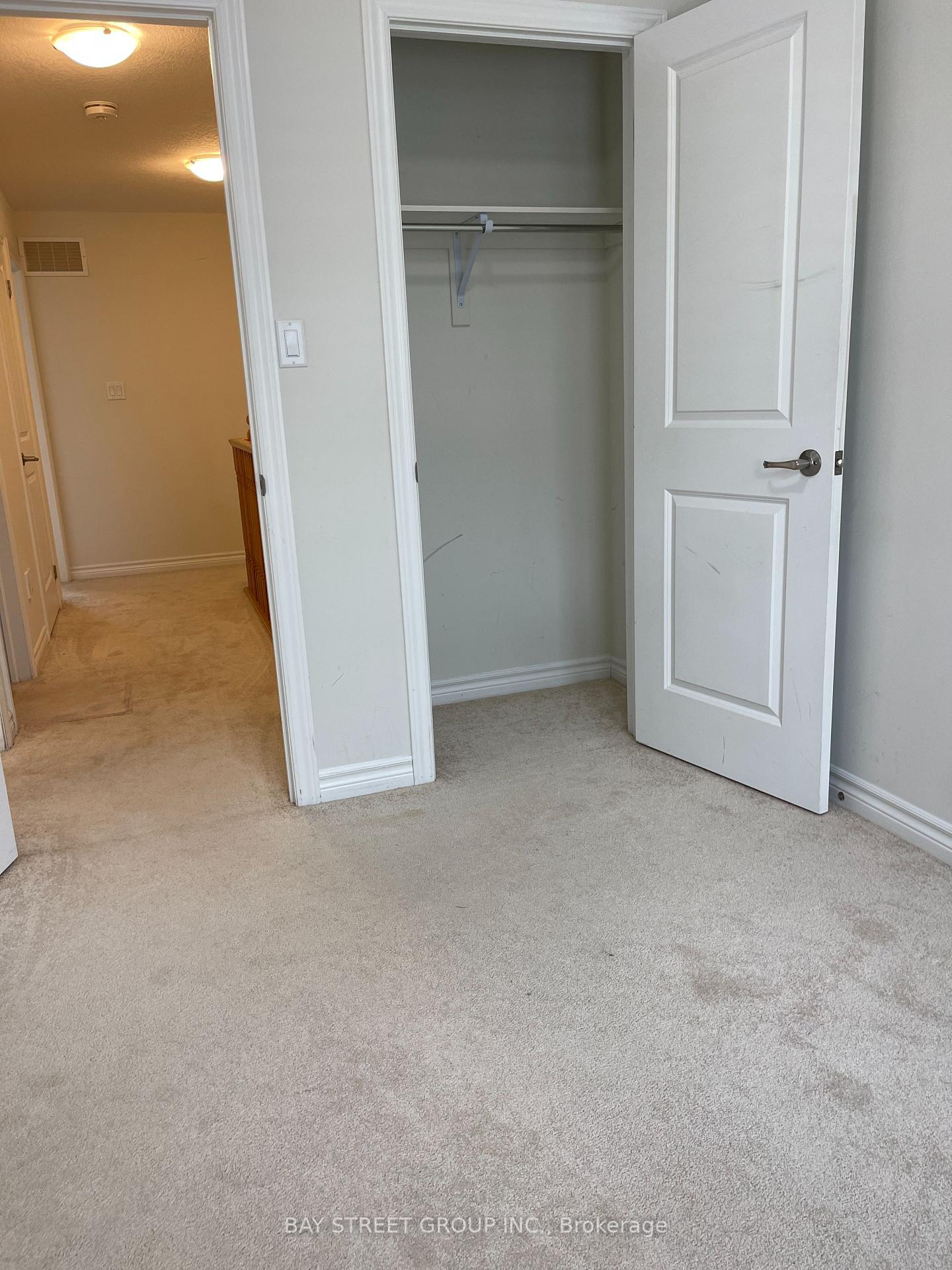 Photo 16 of 32 Borers Creek Circle, Hamilton, Waterdown — HOMEH
