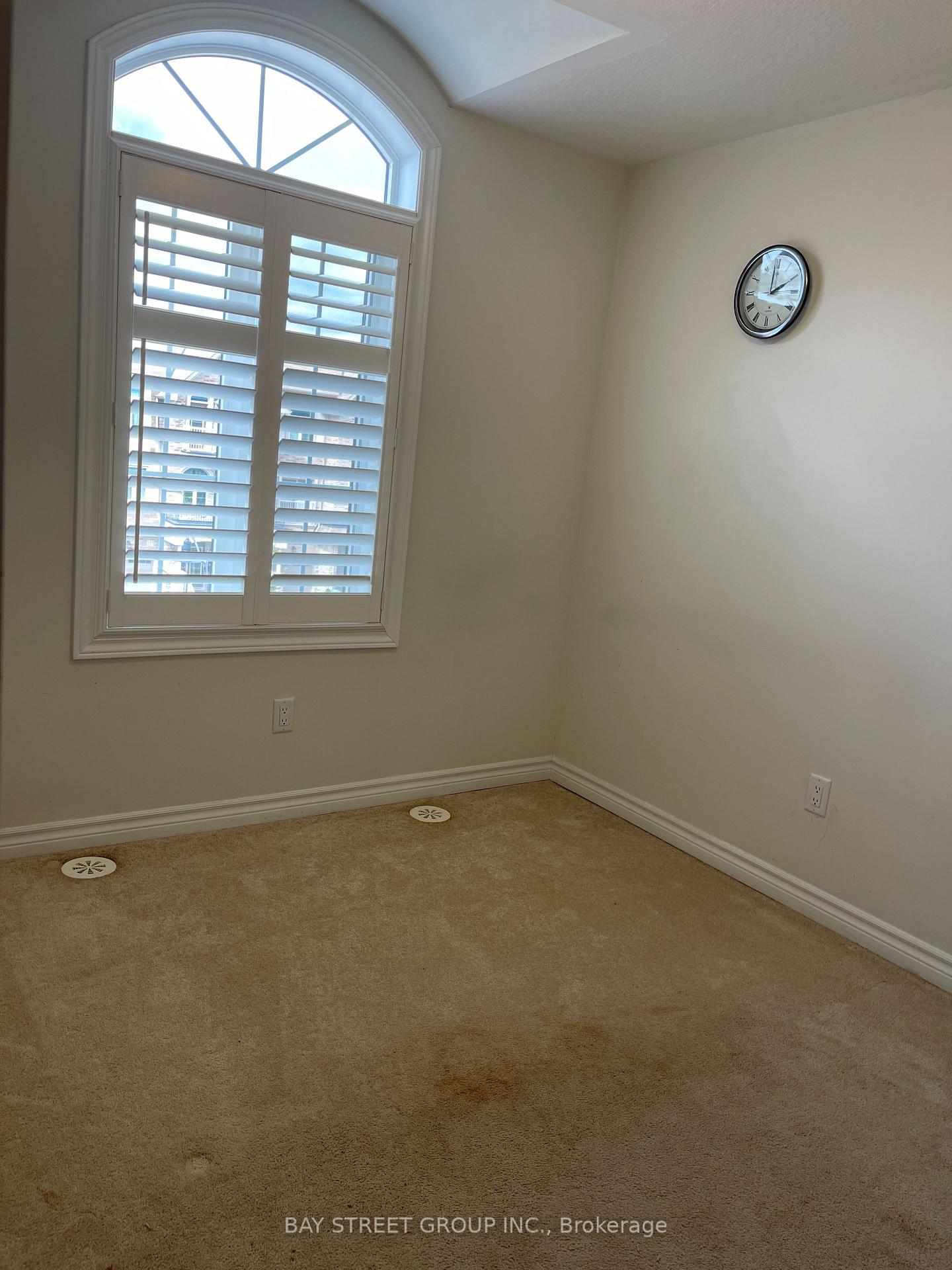 Photo 14 of 32 Borers Creek Circle, Hamilton, Waterdown — HOMEH