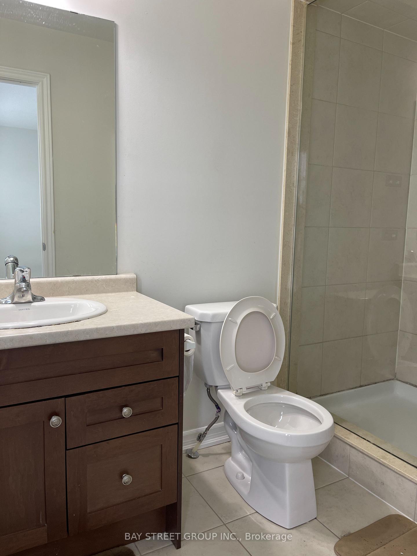 Photo 8 of 32 Borers Creek Circle, Hamilton, Waterdown — HOMEH
