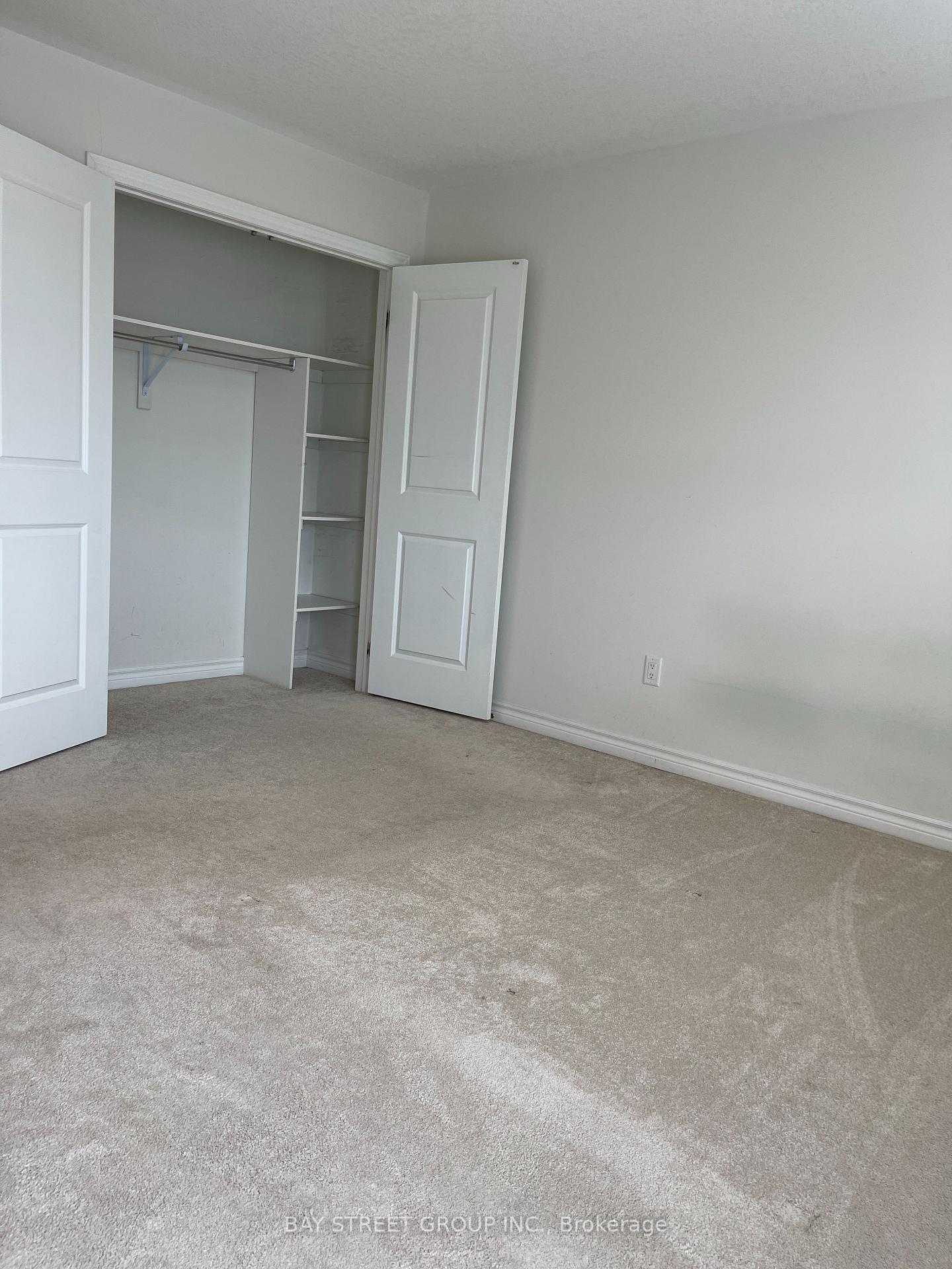 Photo 18 of 32 Borers Creek Circle, Hamilton, Waterdown — HOMEH