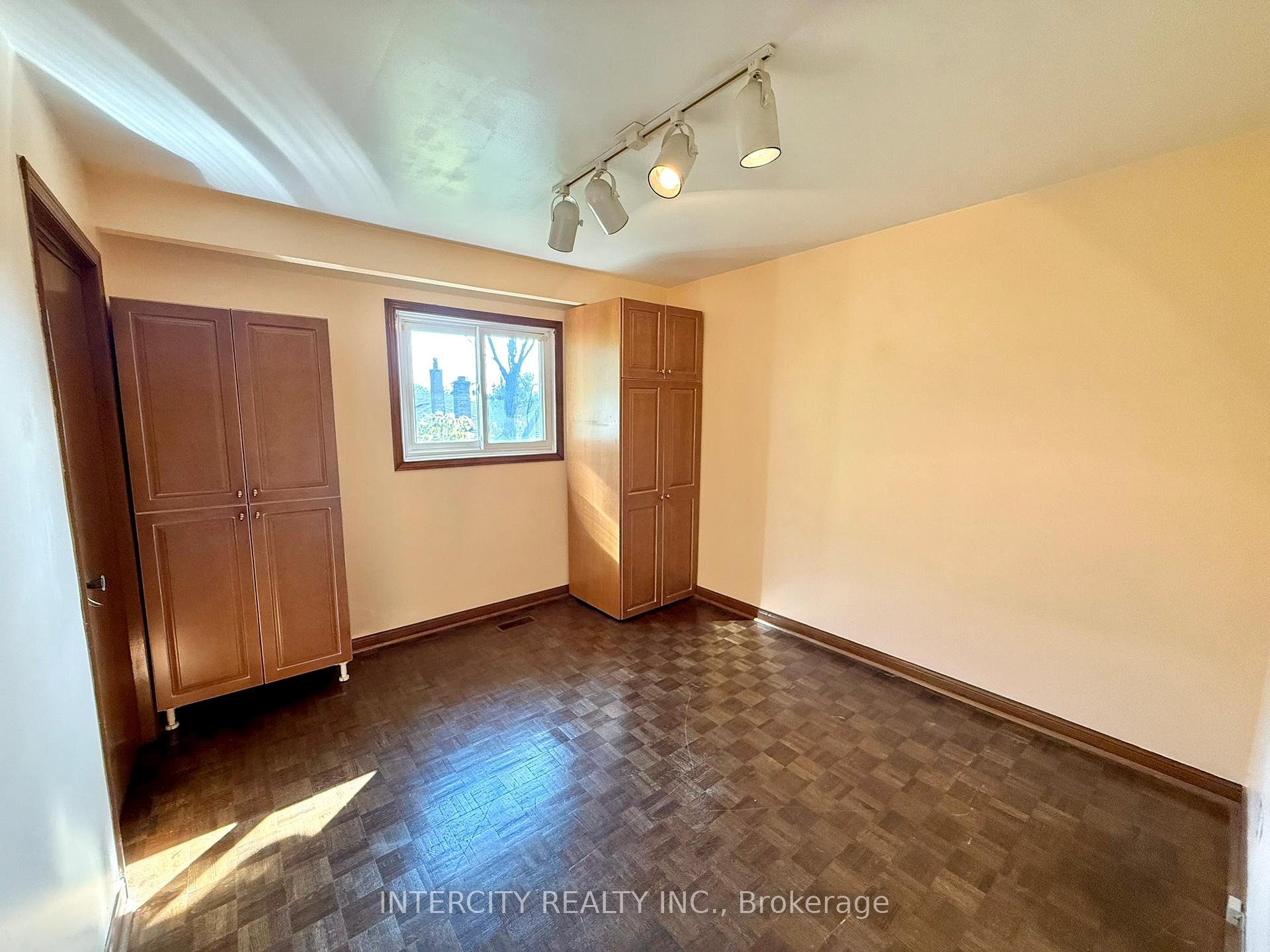 Photo 5 of Unit Main & 2nd Flr, 18 Glen Cameron Road, Markham, Thornhill — HOMEH