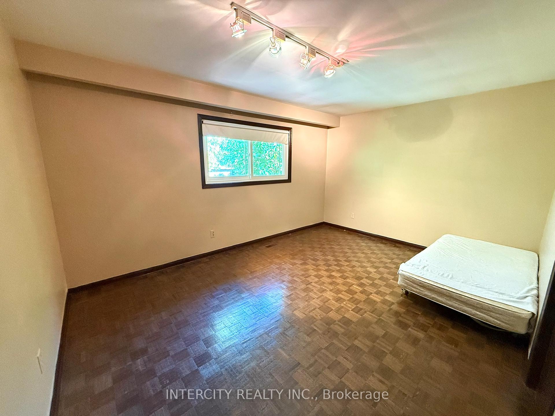 Photo 16 of Unit Main & 2nd Flr, 18 Glen Cameron Road, Markham, Thornhill — HOMEH