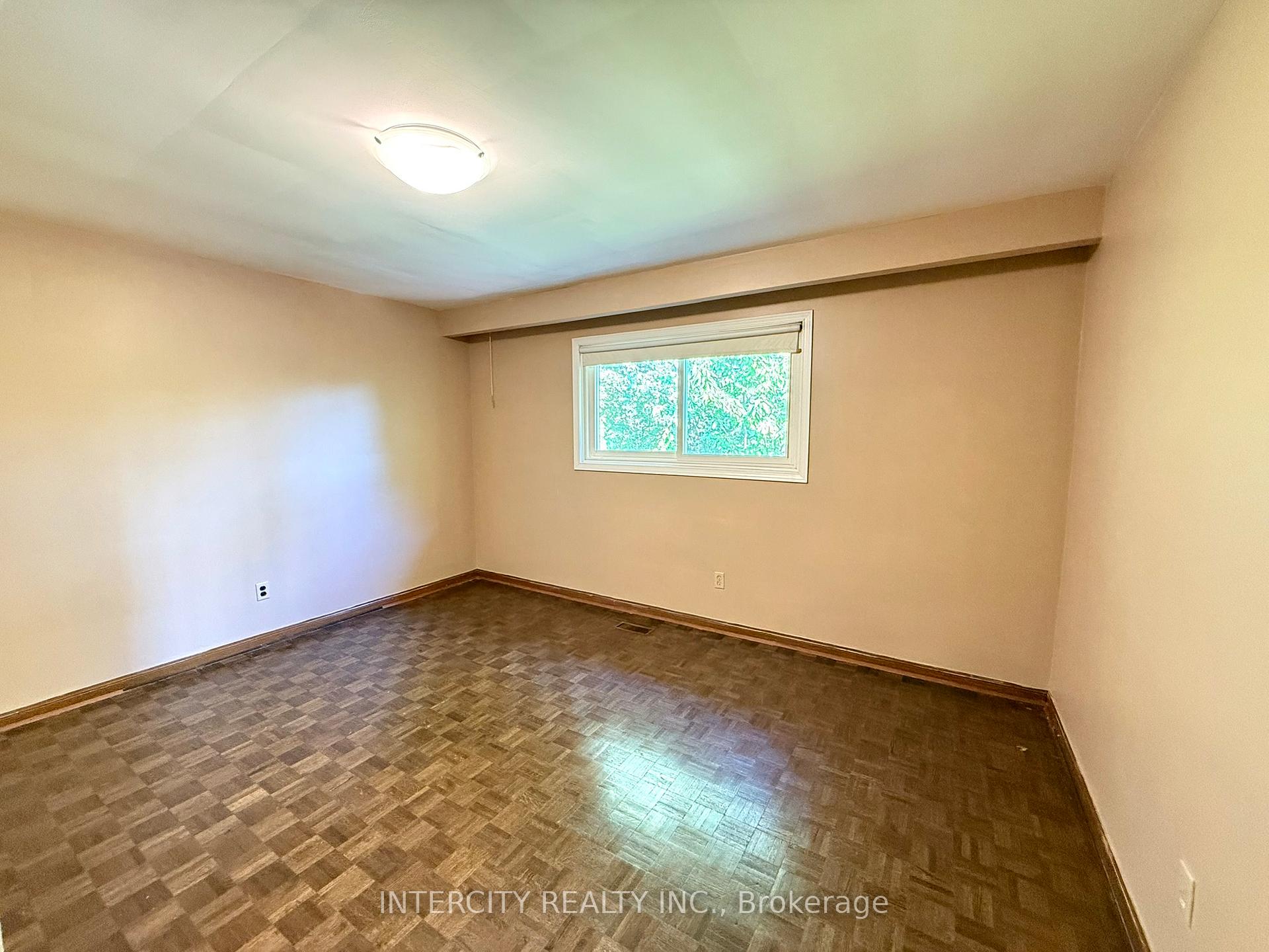 Photo 10 of Unit Main & 2nd Flr, 18 Glen Cameron Road, Markham, Thornhill — HOMEH