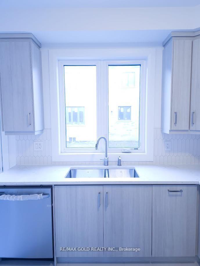 Photo 3 of 1459 Whitlock Avenue, Milton, Bowes — HOMEH