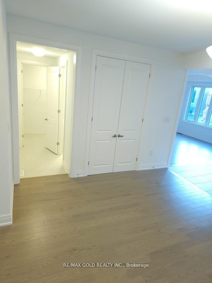 Photo 9 of 1459 Whitlock Avenue, Milton, Bowes — HOMEH