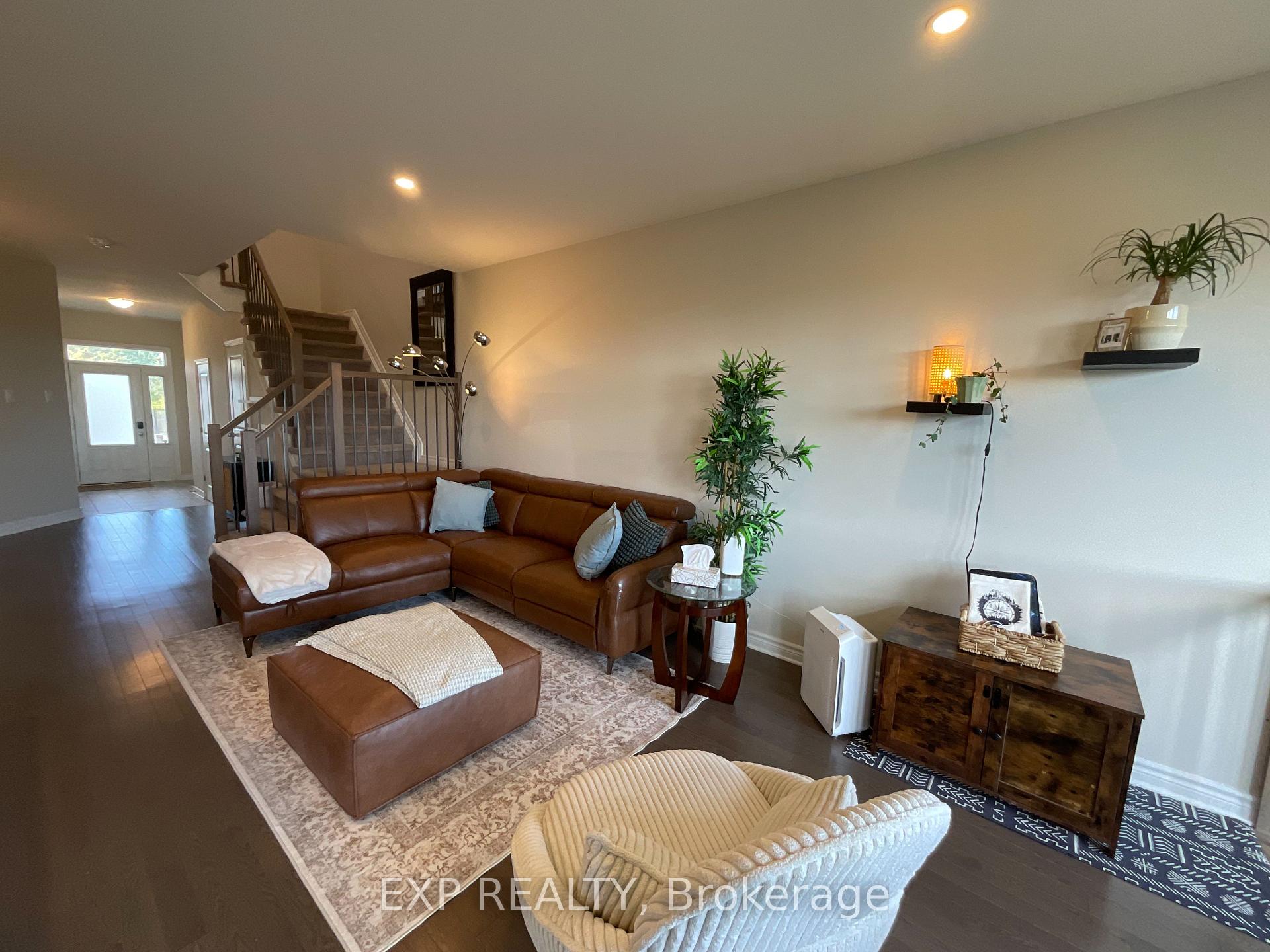 Photo 3 of 776 Dearborn Private, Ottawa, Blossom Park/Kemp Park/Findlay Creek — HOMEH