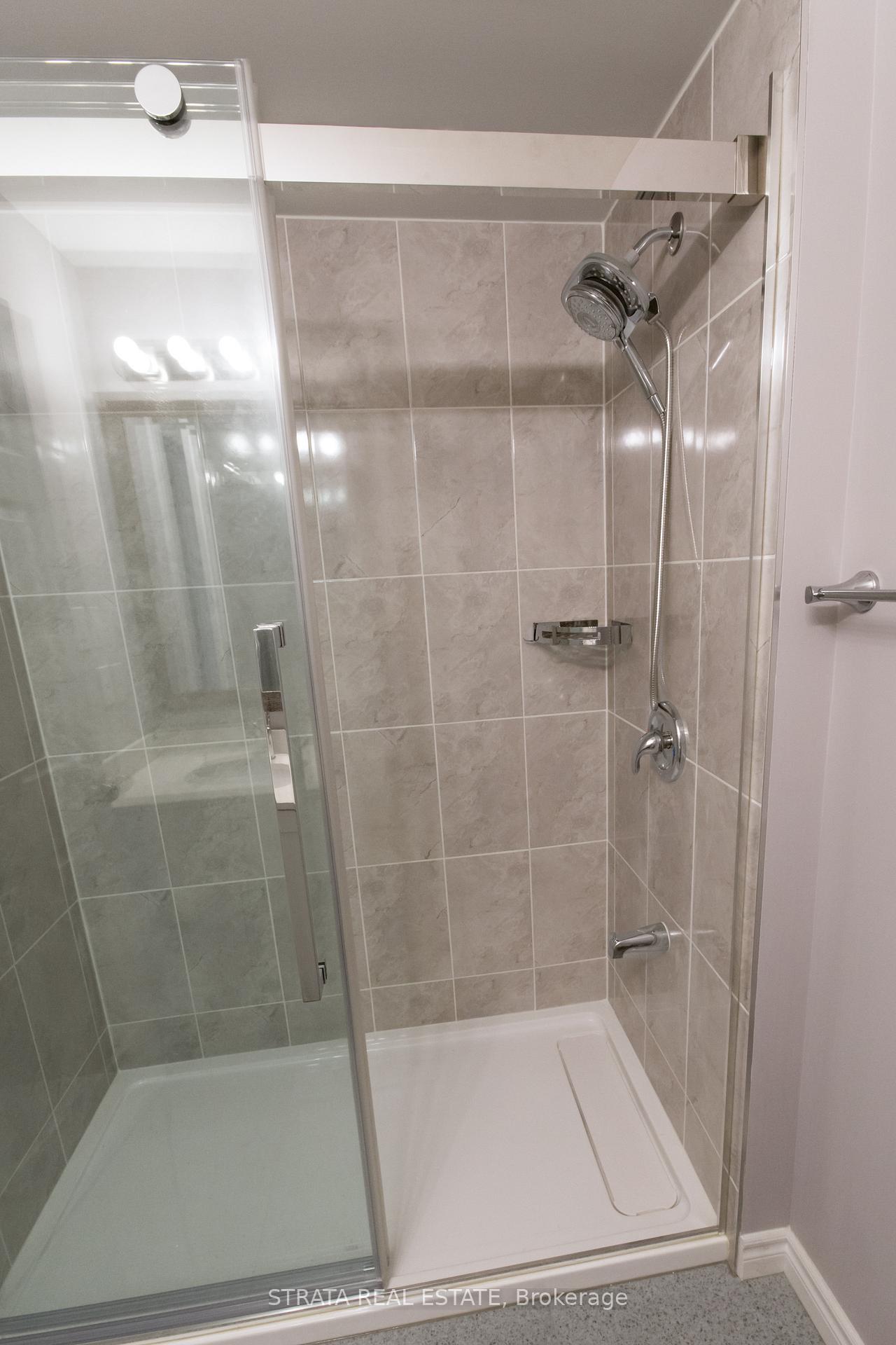 Photo 13 of 59 Farooq Boulevard, Vaughan, Vellore Village — HOMEH