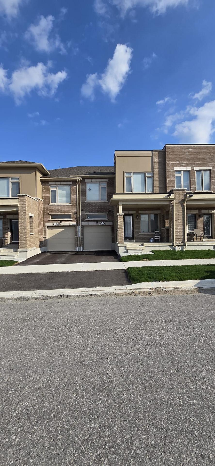 Photo 2 of 1107 Marathon Avenue, Pickering, Rural Pickering — HOMEH