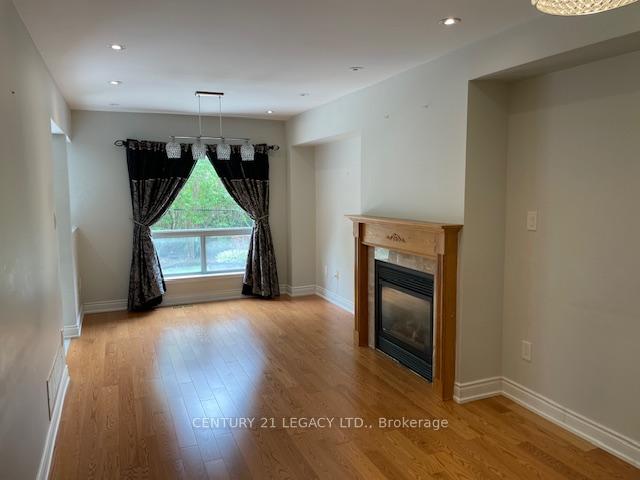 Photo 4 of Unit 27, 10 Cherrytree Drive, Brampton, Fletcher's Creek South — HOMEH