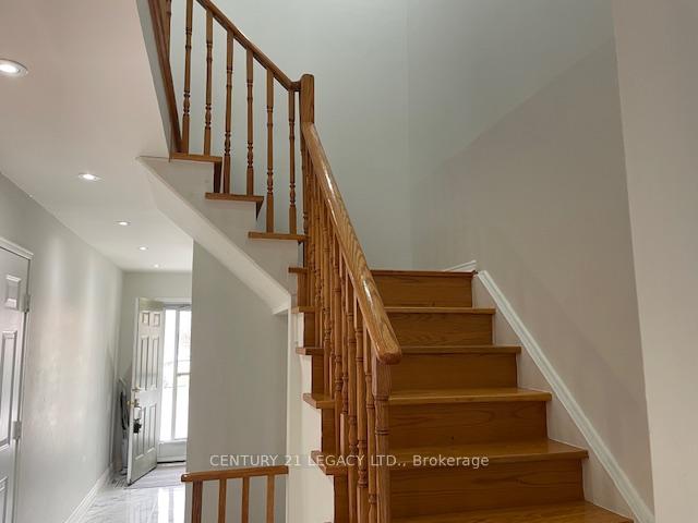 Photo 5 of Unit 27, 10 Cherrytree Drive, Brampton, Fletcher's Creek South — HOMEH