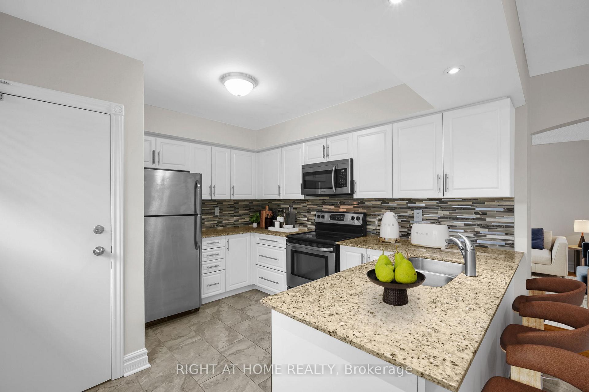 Photo 4 of 304 Dovedale Drive, Whitby, Downtown Whitby — HOMEH