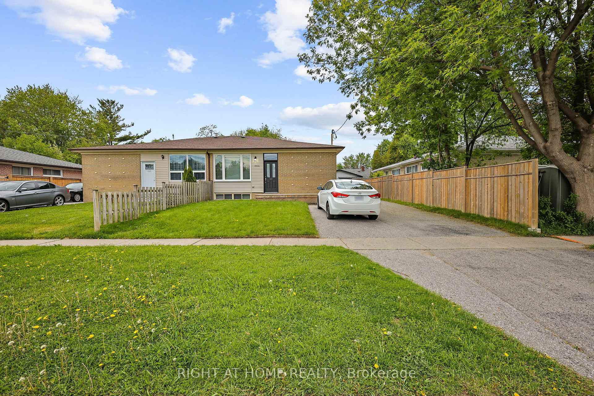 Photo 11 of 304 Dovedale Drive, Whitby, Downtown Whitby — HOMEH