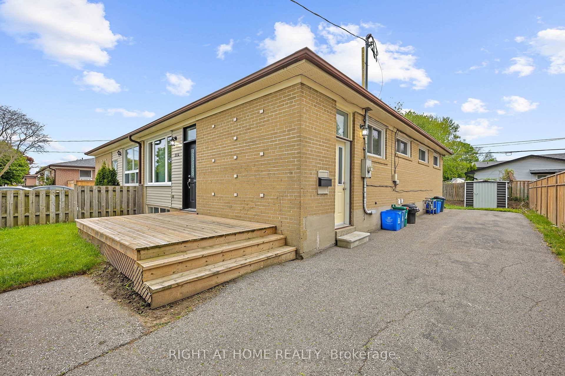 Photo 7 of 304 Dovedale Drive, Whitby, Downtown Whitby — HOMEH