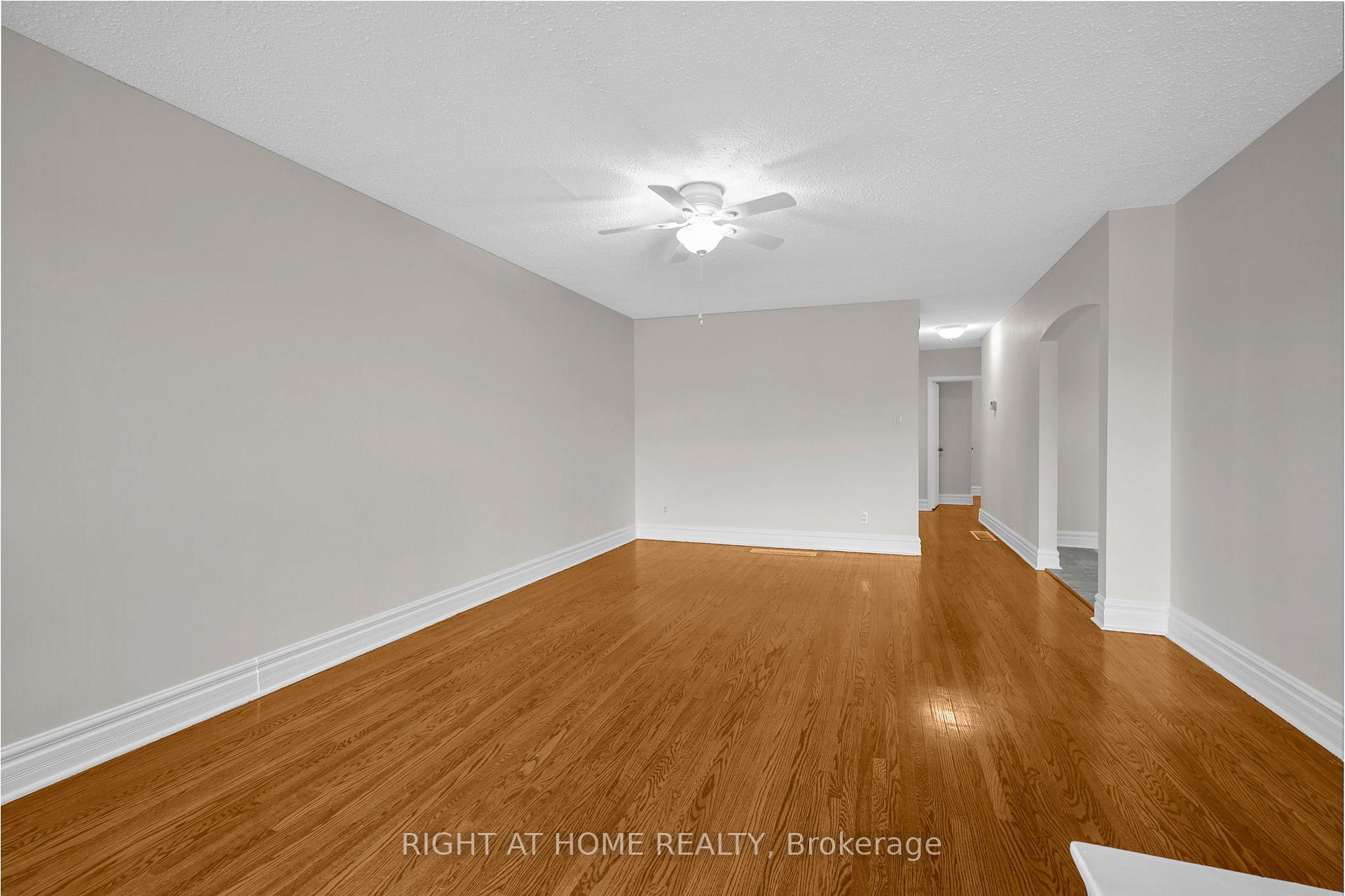 Photo 8 of 304 Dovedale Drive, Whitby, Downtown Whitby — HOMEH
