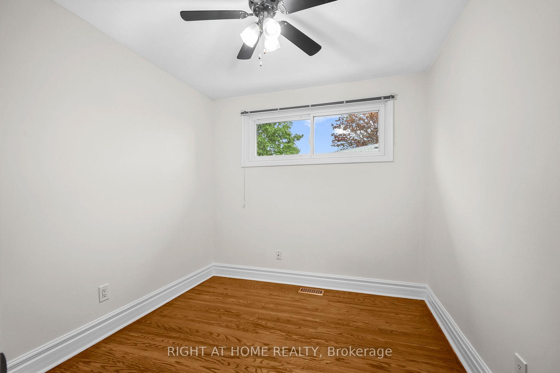 Photo 10 of 304 Dovedale Drive, Whitby, Downtown Whitby — HOMEH