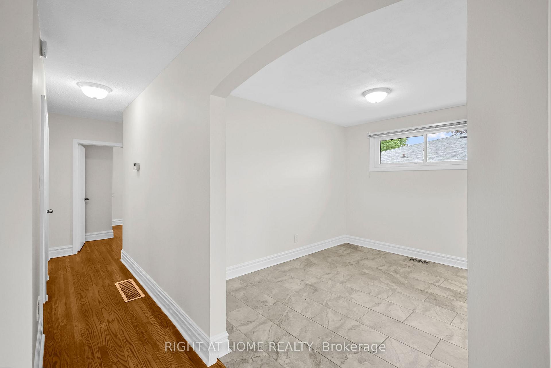 Photo 15 of 304 Dovedale Drive, Whitby, Downtown Whitby — HOMEH