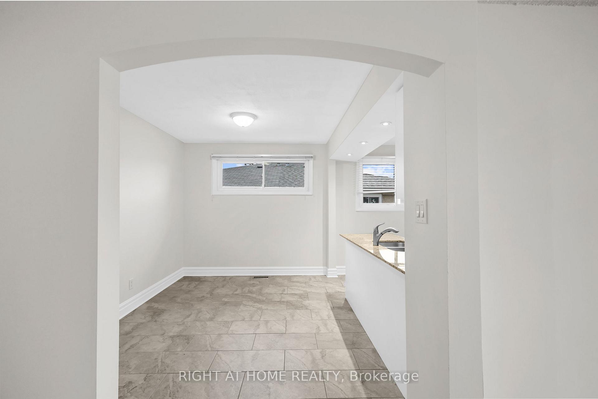 Photo 18 of 304 Dovedale Drive, Whitby, Downtown Whitby — HOMEH