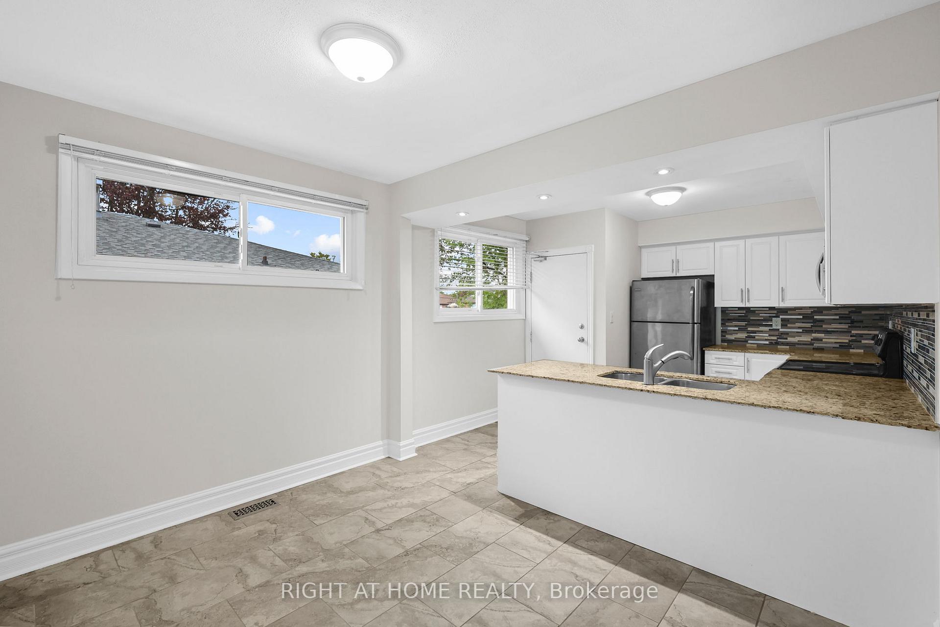 Photo 14 of 304 Dovedale Drive, Whitby, Downtown Whitby — HOMEH