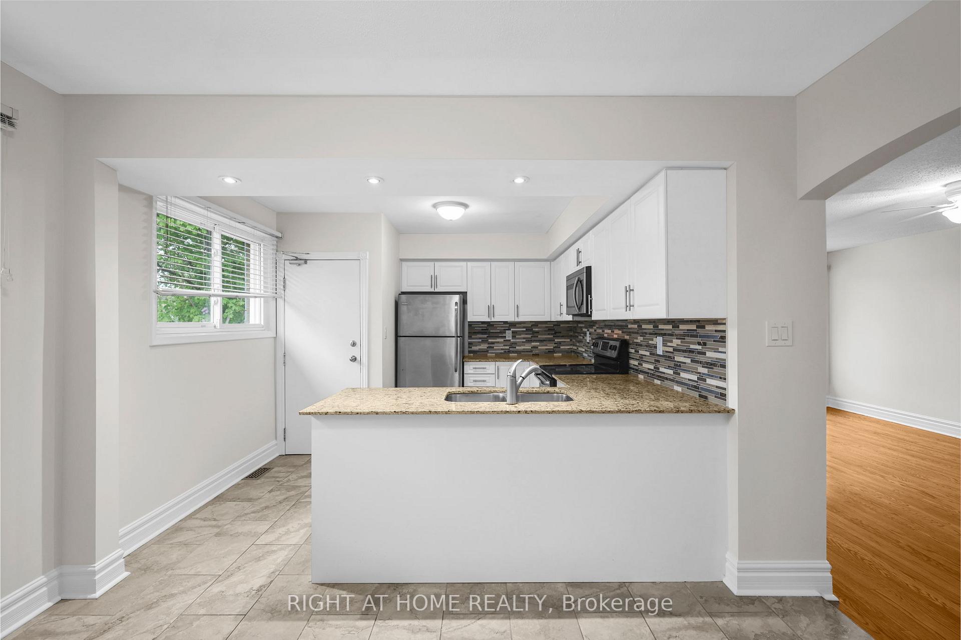 Photo 17 of 304 Dovedale Drive, Whitby, Downtown Whitby — HOMEH
