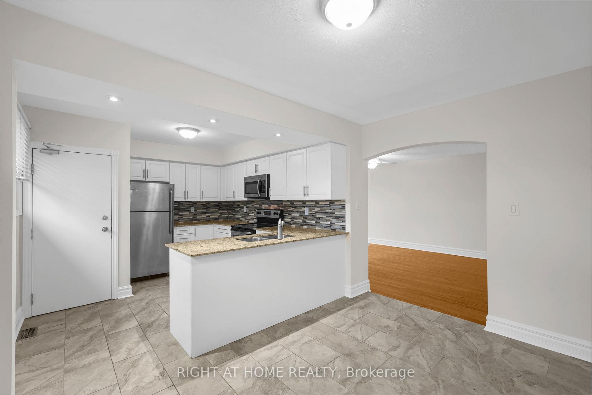 Photo 19 of 304 Dovedale Drive, Whitby, Downtown Whitby — HOMEH
