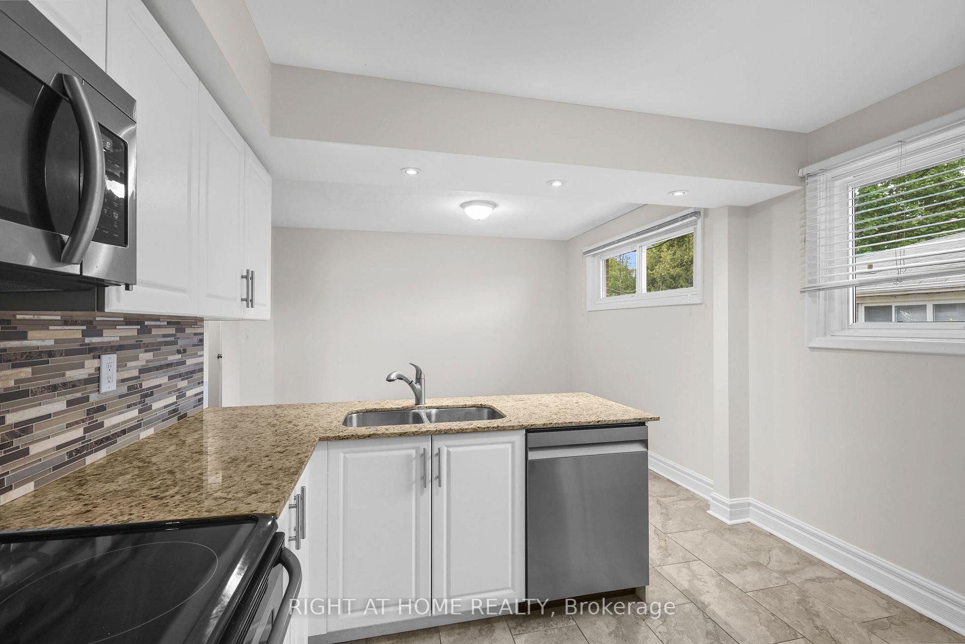 Photo 21 of 304 Dovedale Drive, Whitby, Downtown Whitby — HOMEH