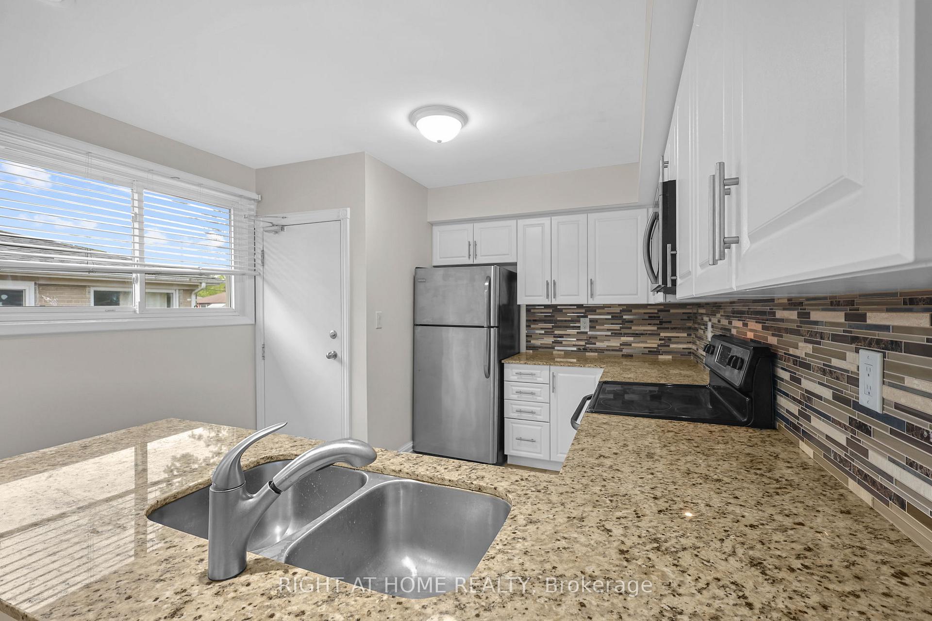 Photo 41 of 304 Dovedale Drive, Whitby, Downtown Whitby — HOMEH