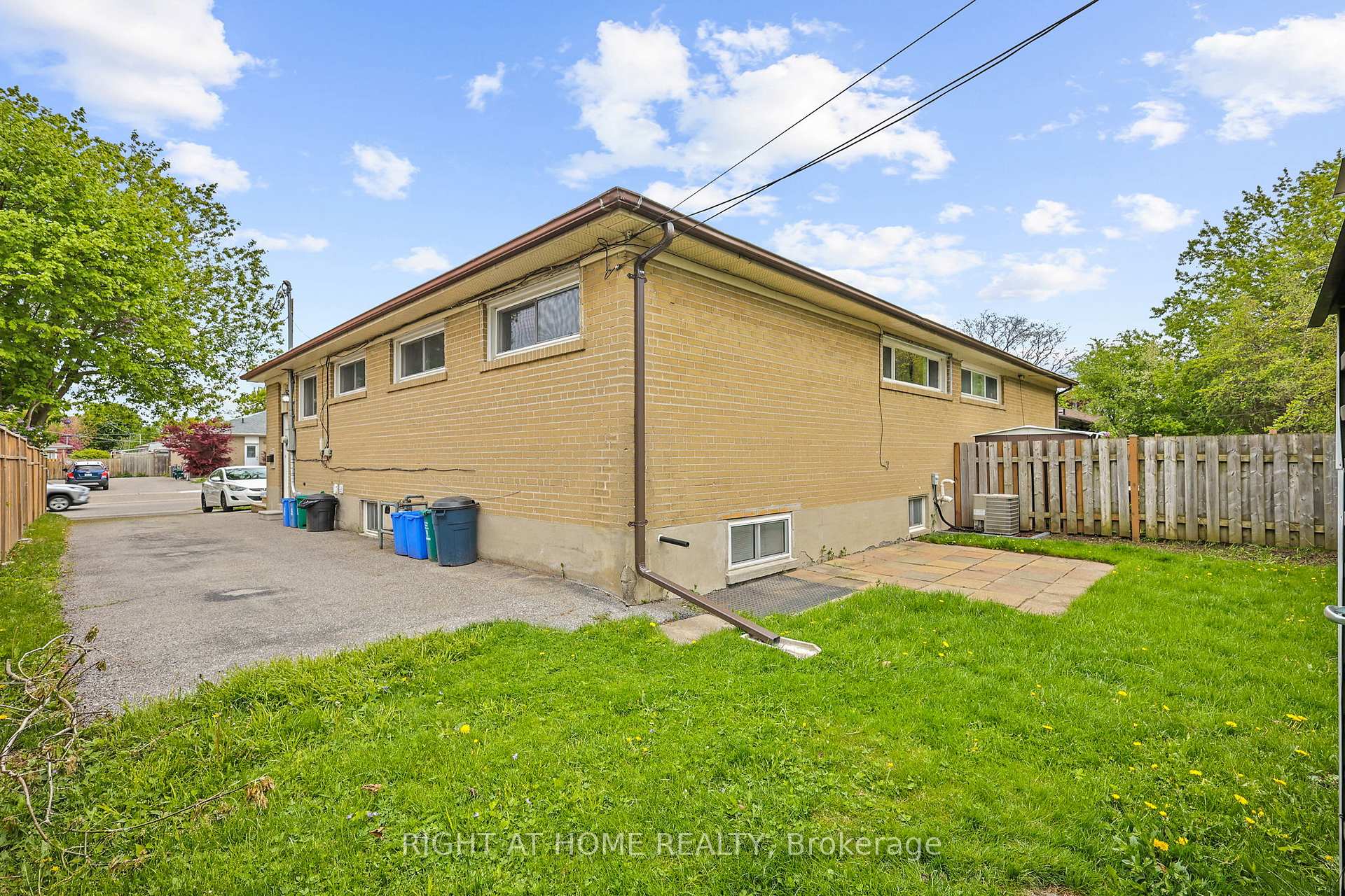 Photo 31 of 304 Dovedale Drive, Whitby, Downtown Whitby — HOMEH