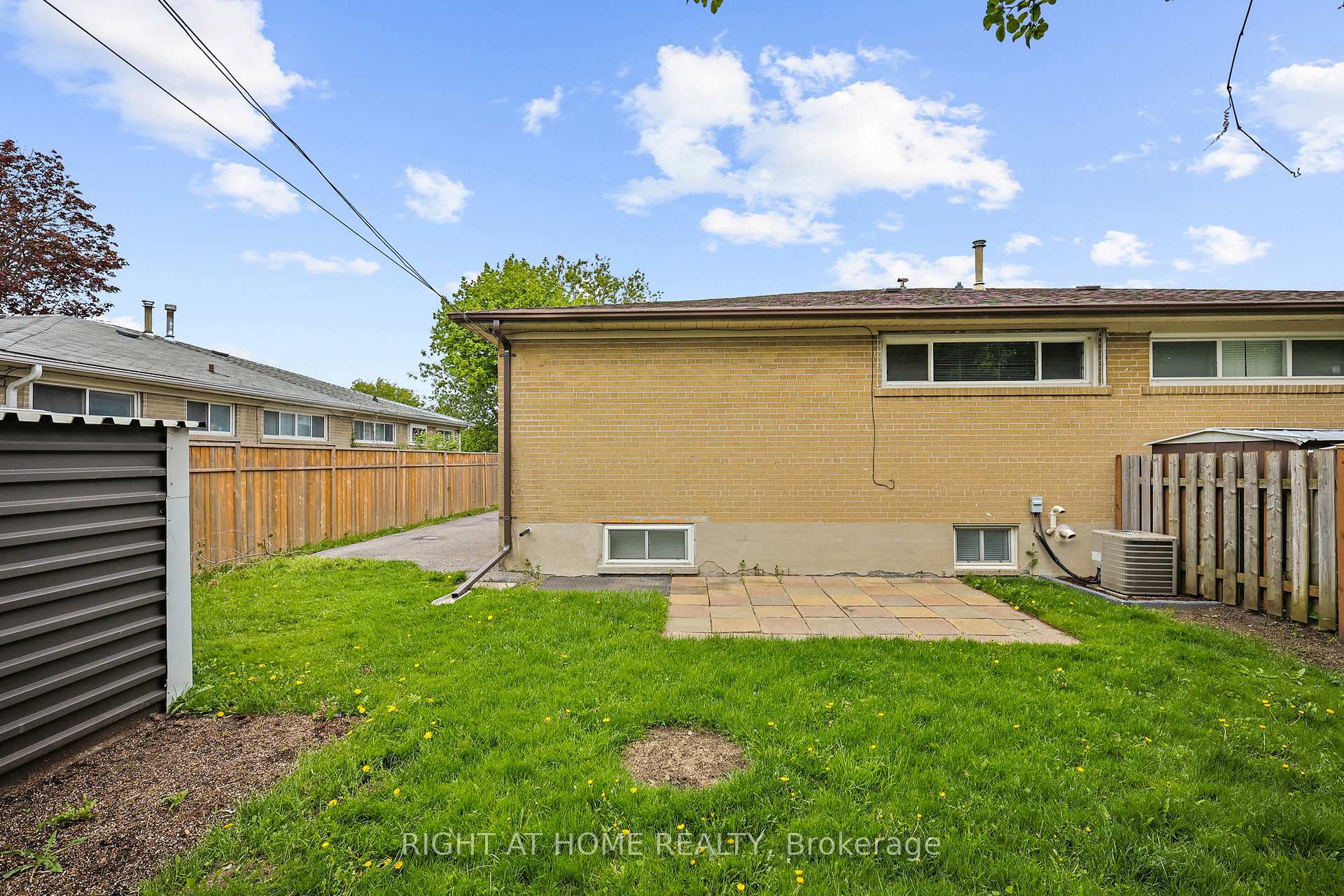 Photo 35 of 304 Dovedale Drive, Whitby, Downtown Whitby — HOMEH