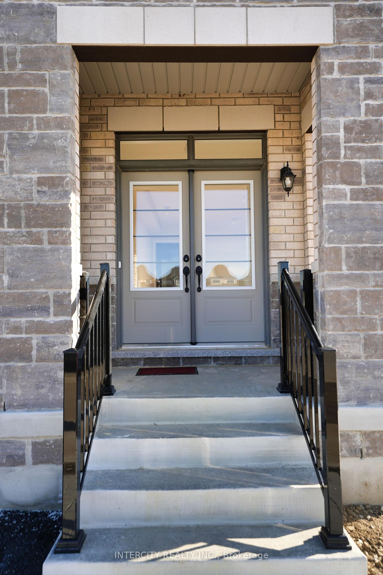 Photo 4 of 21 Sapwood Crescent, Brampton, Snelgrove — HOMEH