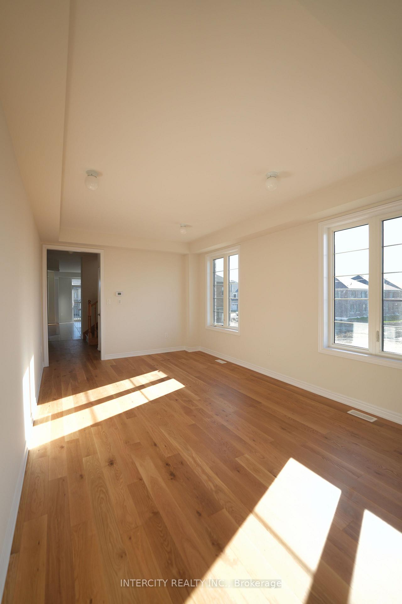 Photo 8 of 21 Sapwood Crescent, Brampton, Snelgrove — HOMEH