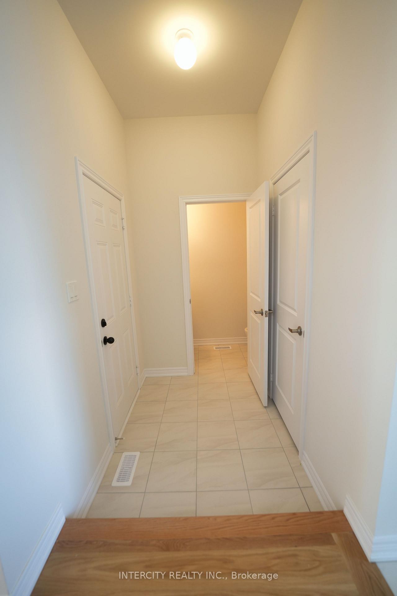 Photo 2 of 21 Sapwood Crescent, Brampton, Snelgrove — HOMEH