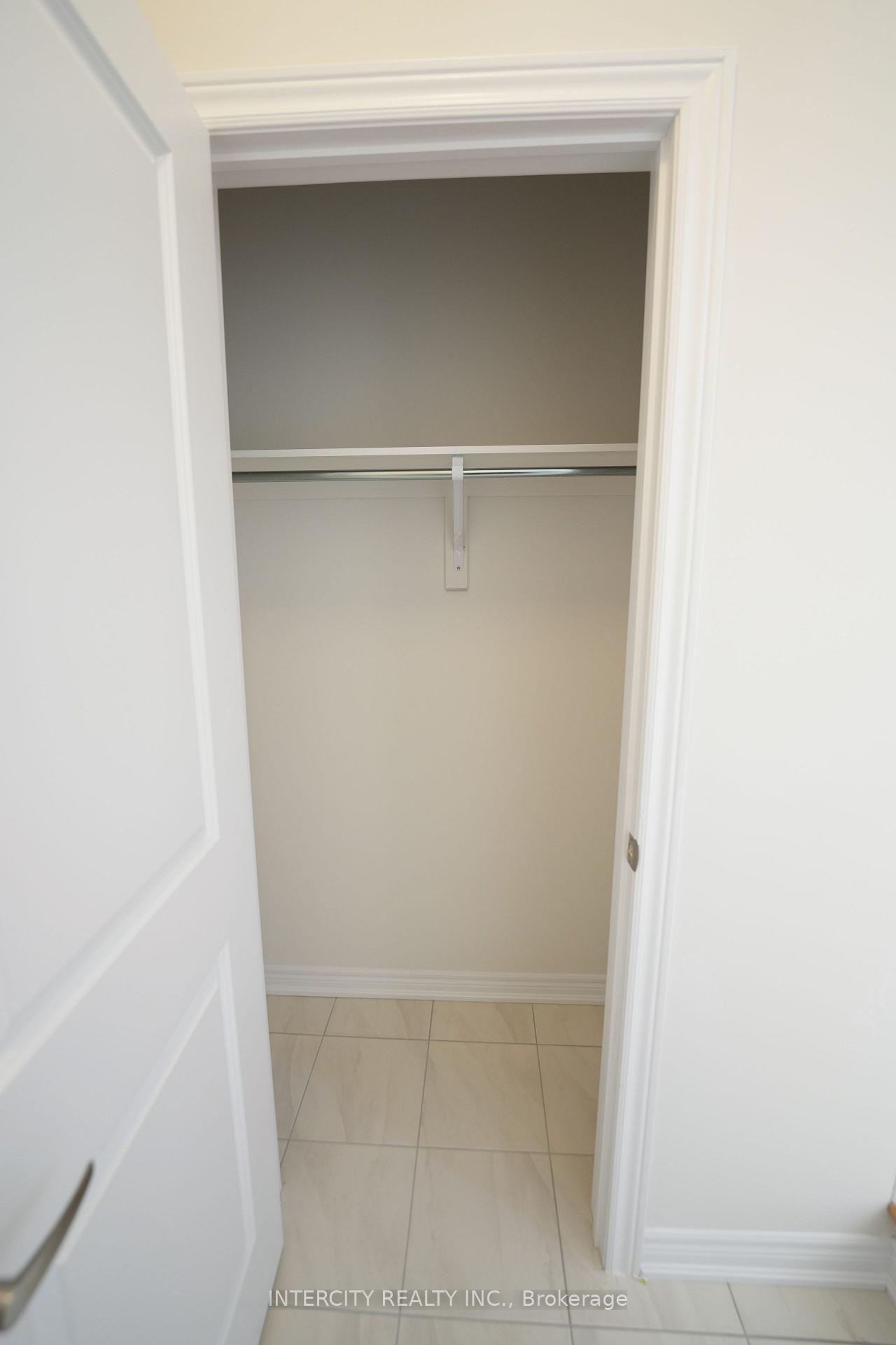 Photo 6 of 21 Sapwood Crescent, Brampton, Snelgrove — HOMEH
