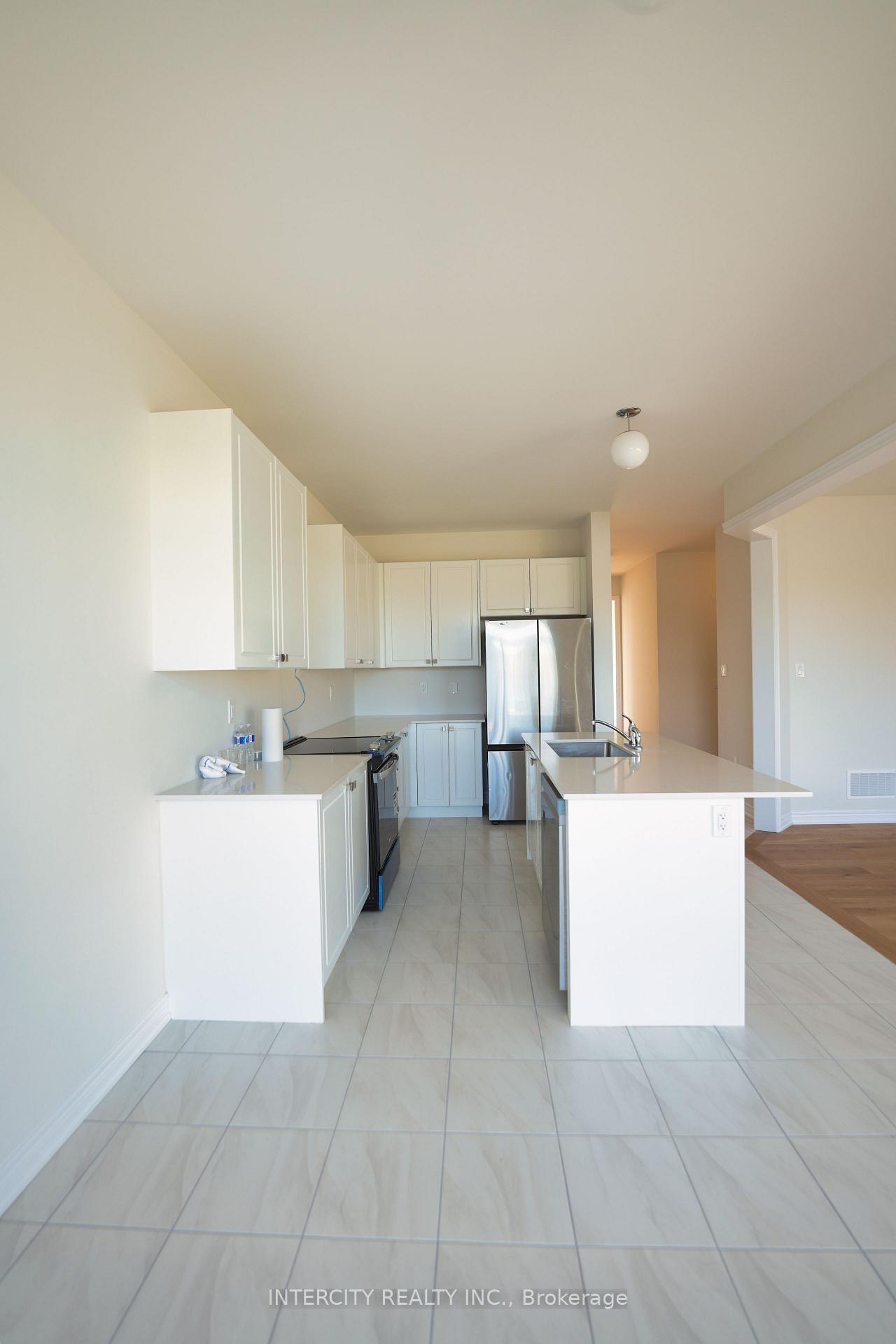 Photo 9 of 21 Sapwood Crescent, Brampton, Snelgrove — HOMEH