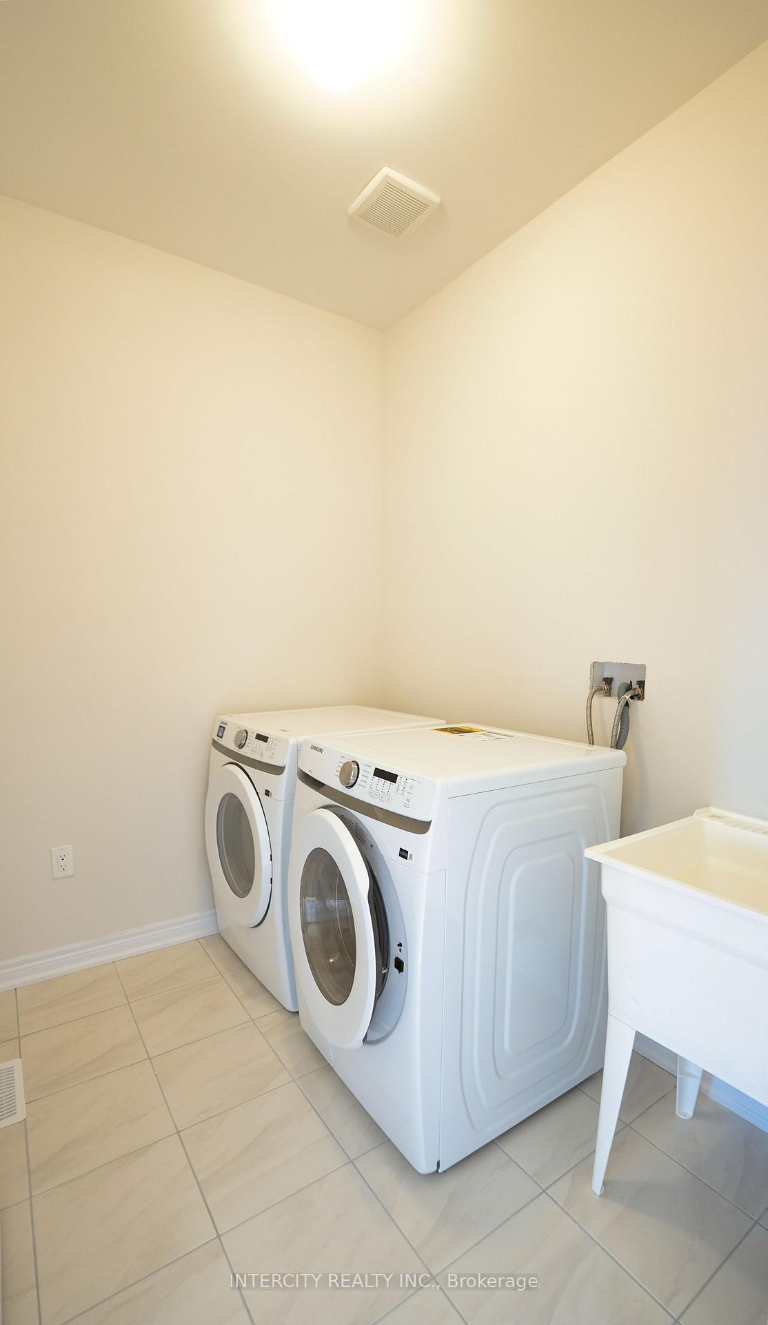 Photo 14 of 21 Sapwood Crescent, Brampton, Snelgrove — HOMEH