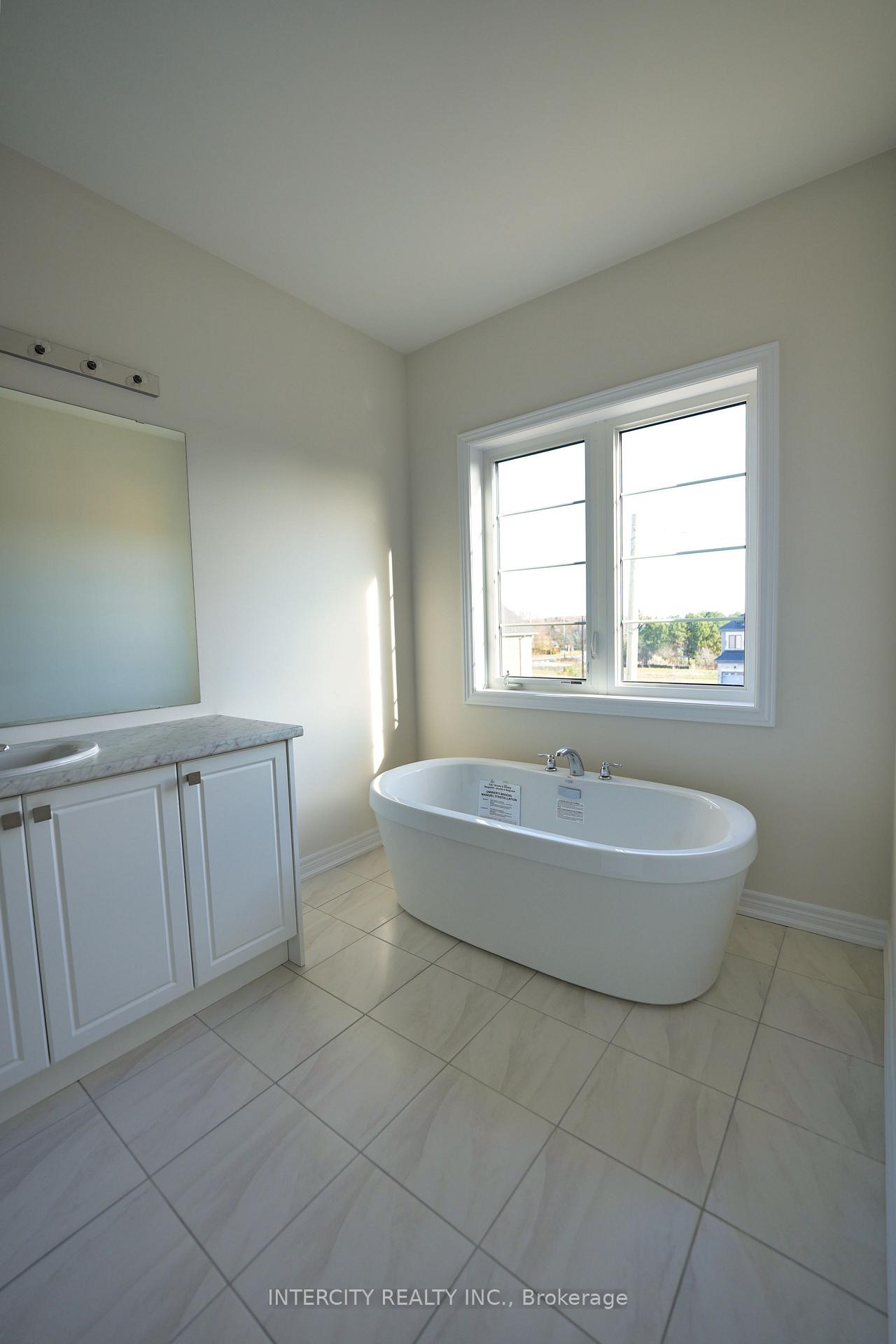 Photo 15 of 21 Sapwood Crescent, Brampton, Snelgrove — HOMEH