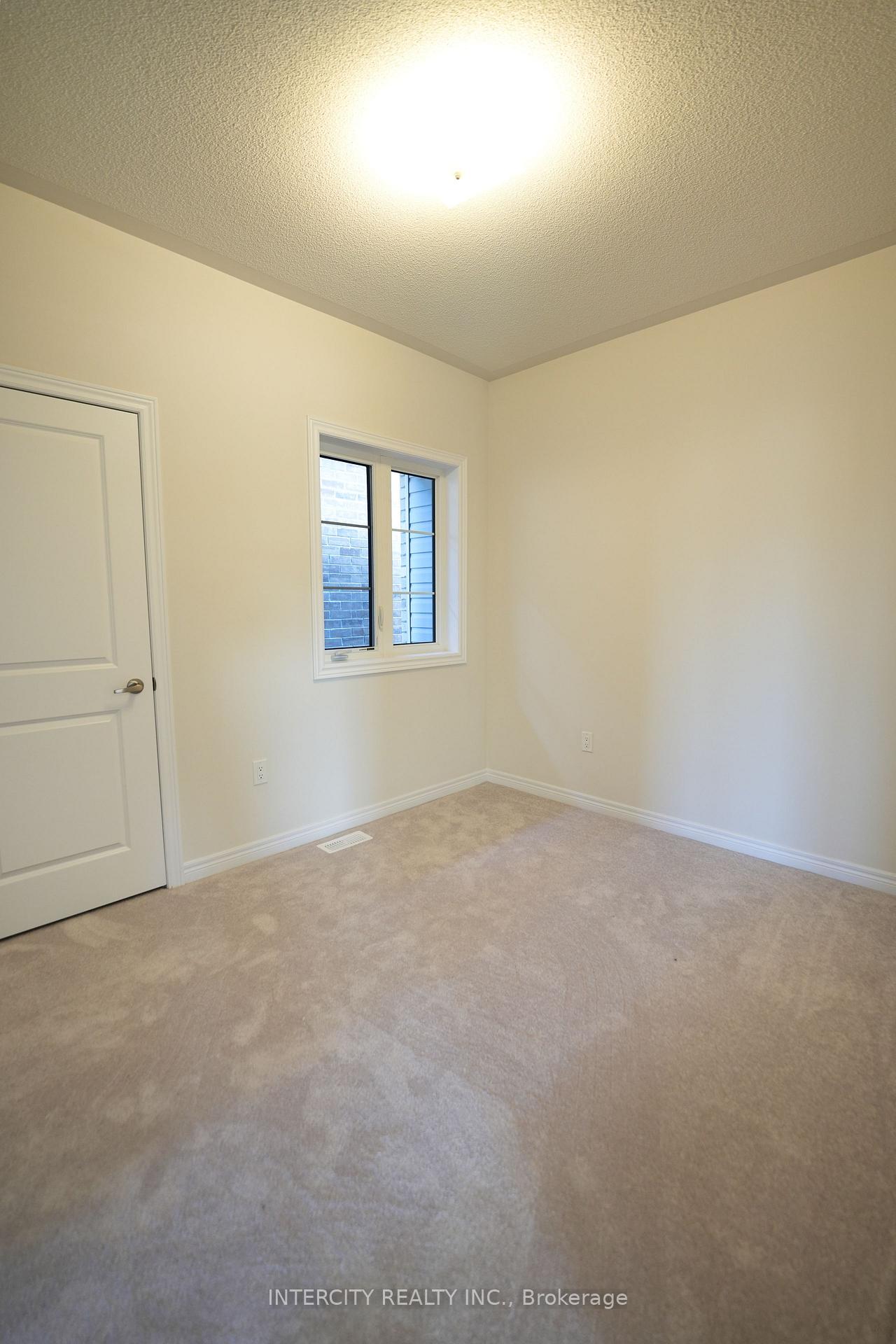 Photo 16 of 21 Sapwood Crescent, Brampton, Snelgrove — HOMEH