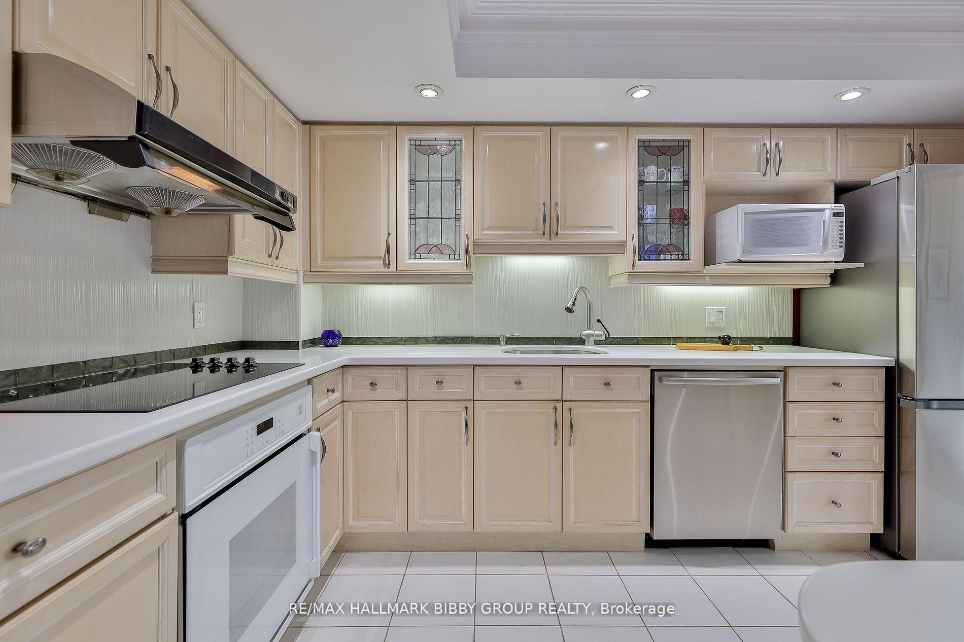 Photo 8 of Unit 3006, 65 Harbour Square, Toronto, Waterfront Communities — HOMEH
